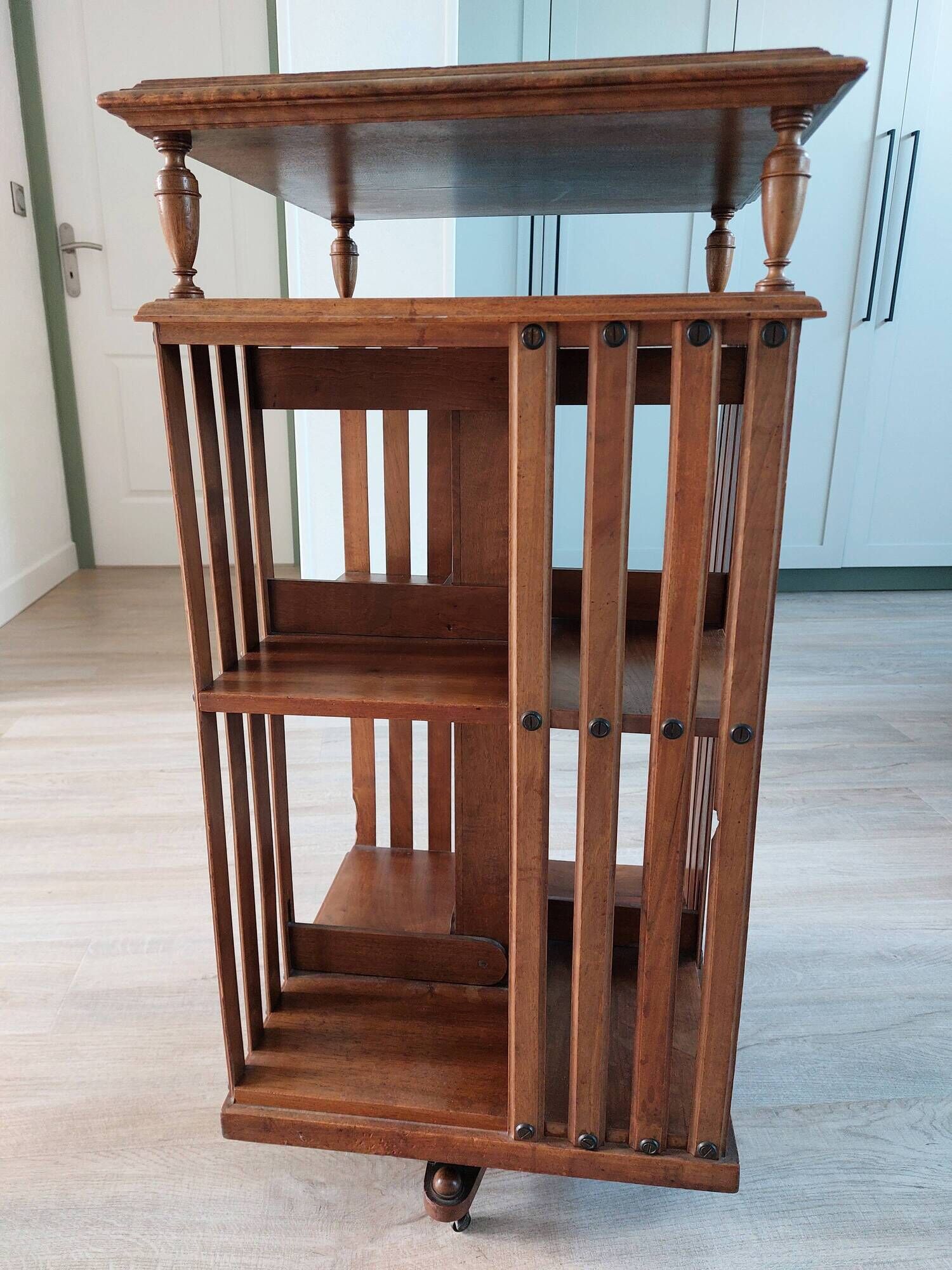 Rotating library terquem