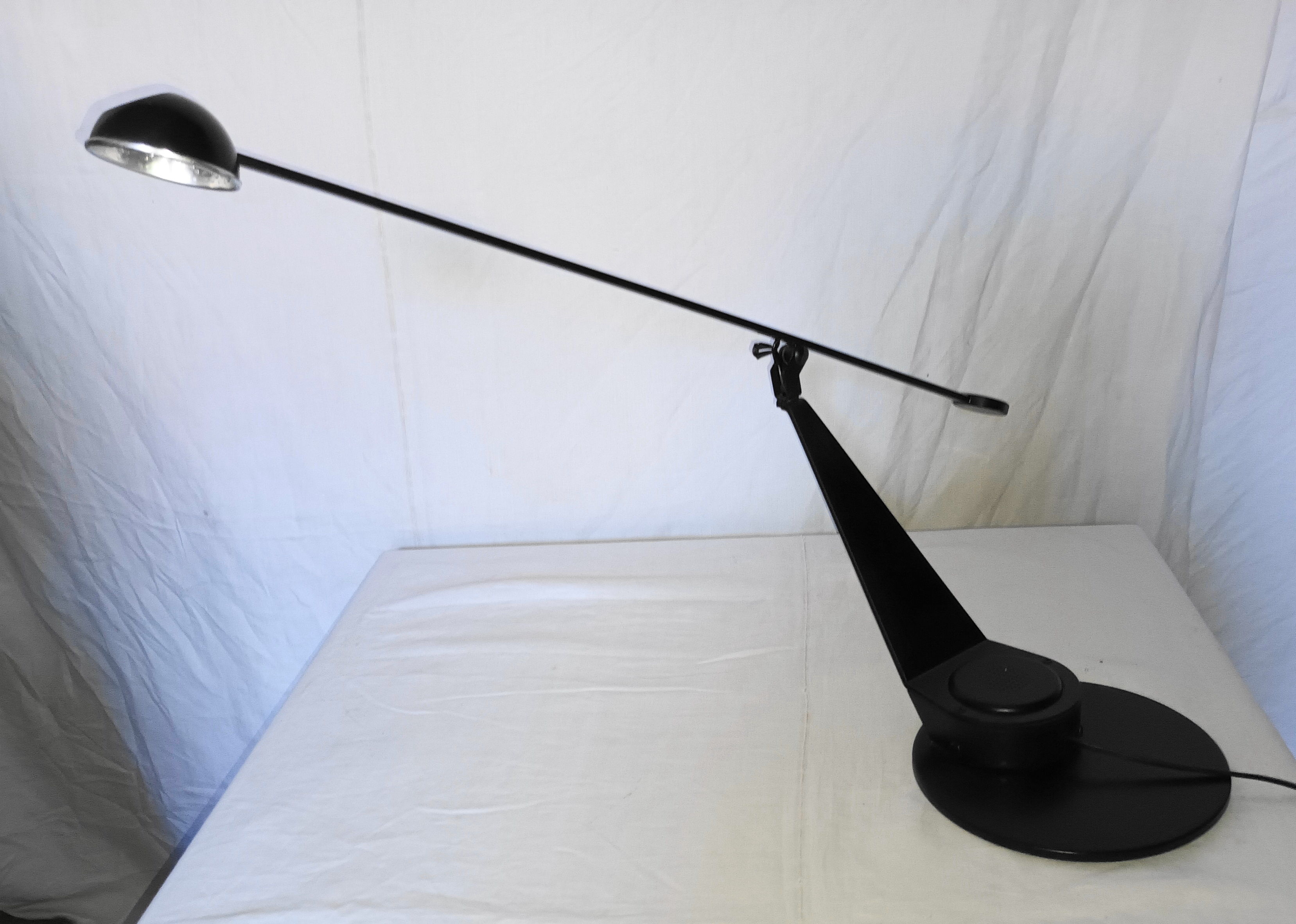 Rodolfo Bonetto's pendulum desk lamp for Guzzini, 80s