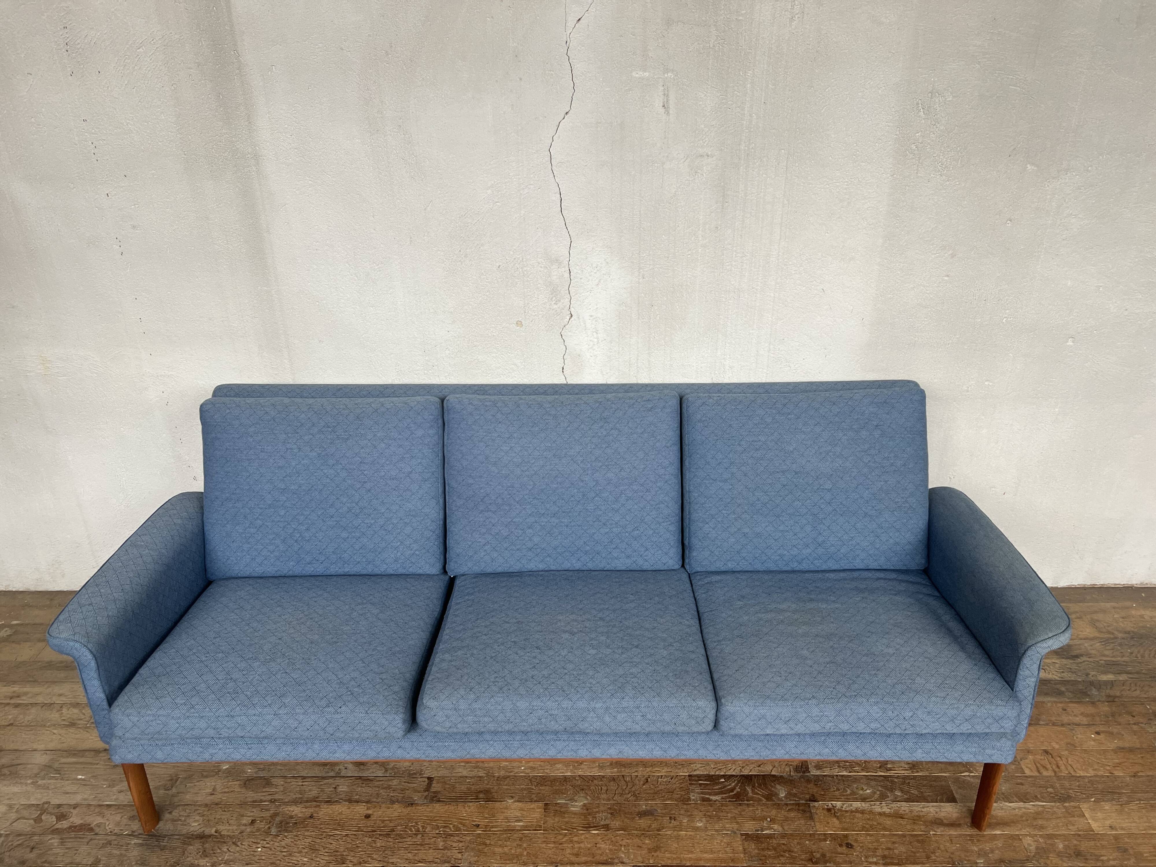 Canapé scandinave modèle Jupiter 218 en teck tissus d'origine vintage
