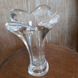 Corolla-shaped vase in bayer crystal