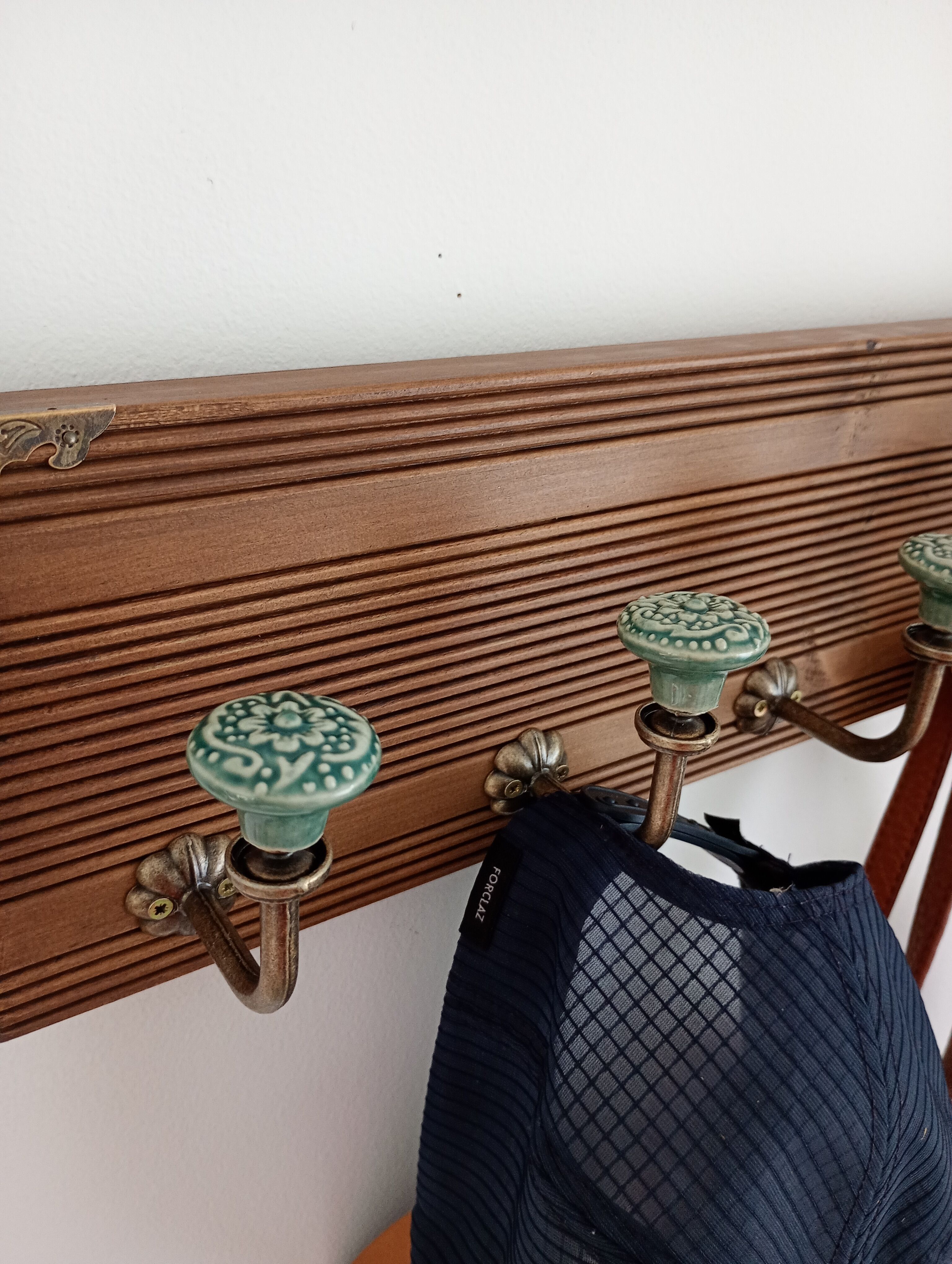 Wall-mounted coat rack 50 cm – 5 ceramic hooks in vintage style green