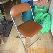 Brown folding chair in vinyl and steel