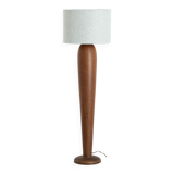 Lamp with oblong foot