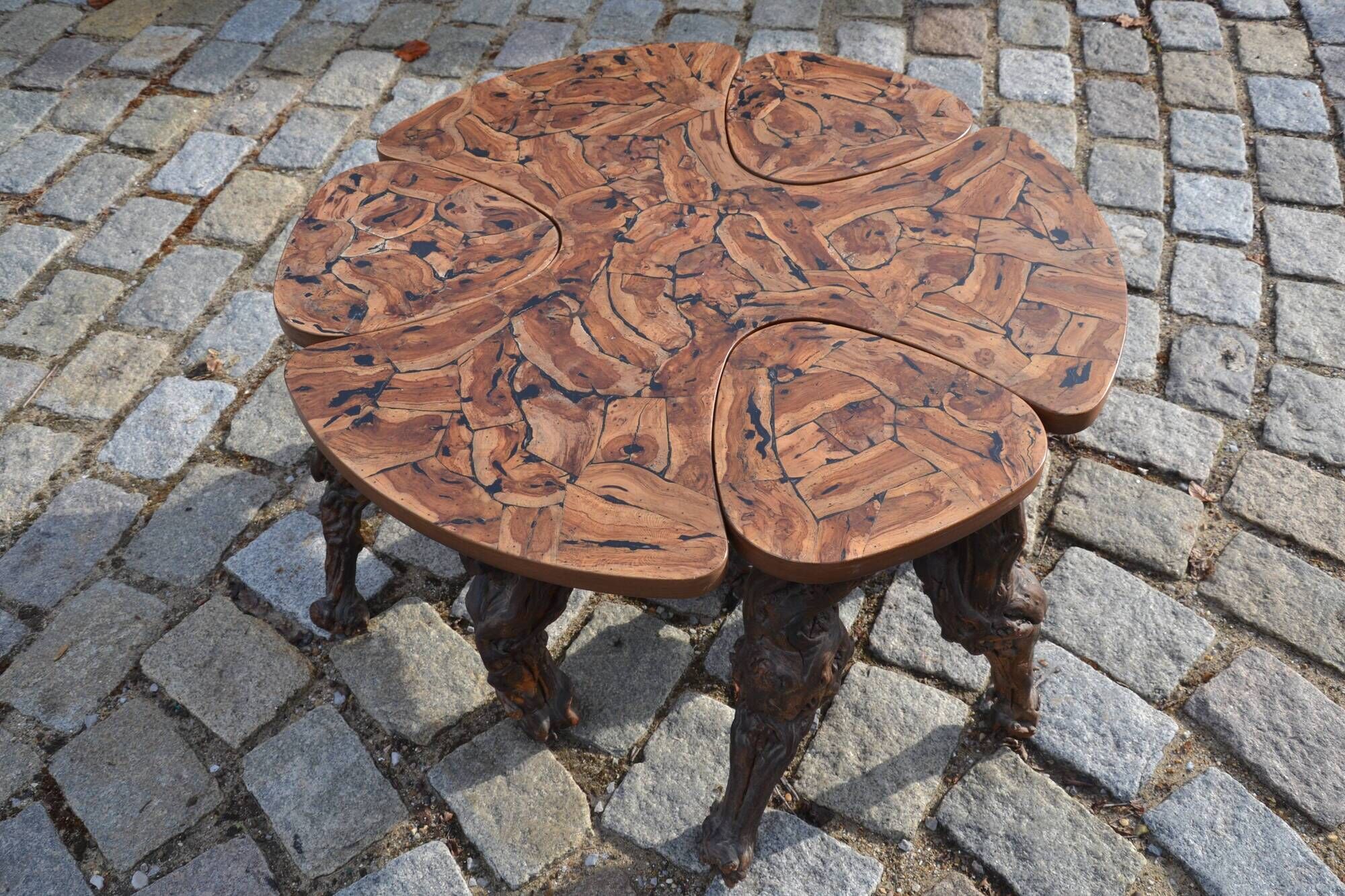 Modular coffee table in vine shoot marquetry.