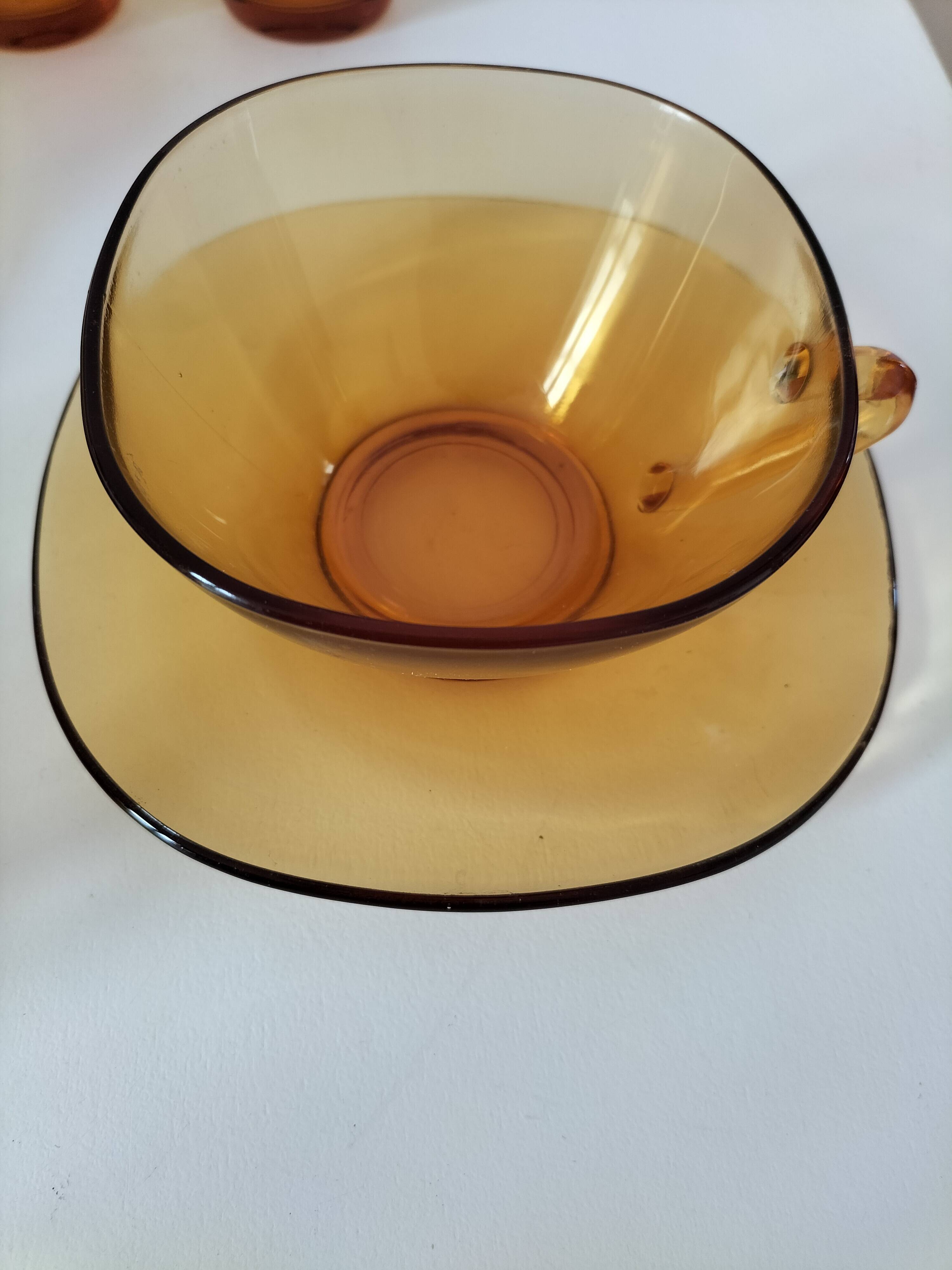 Vereco set: 4 cups, 6 saucers and 4 tumblers