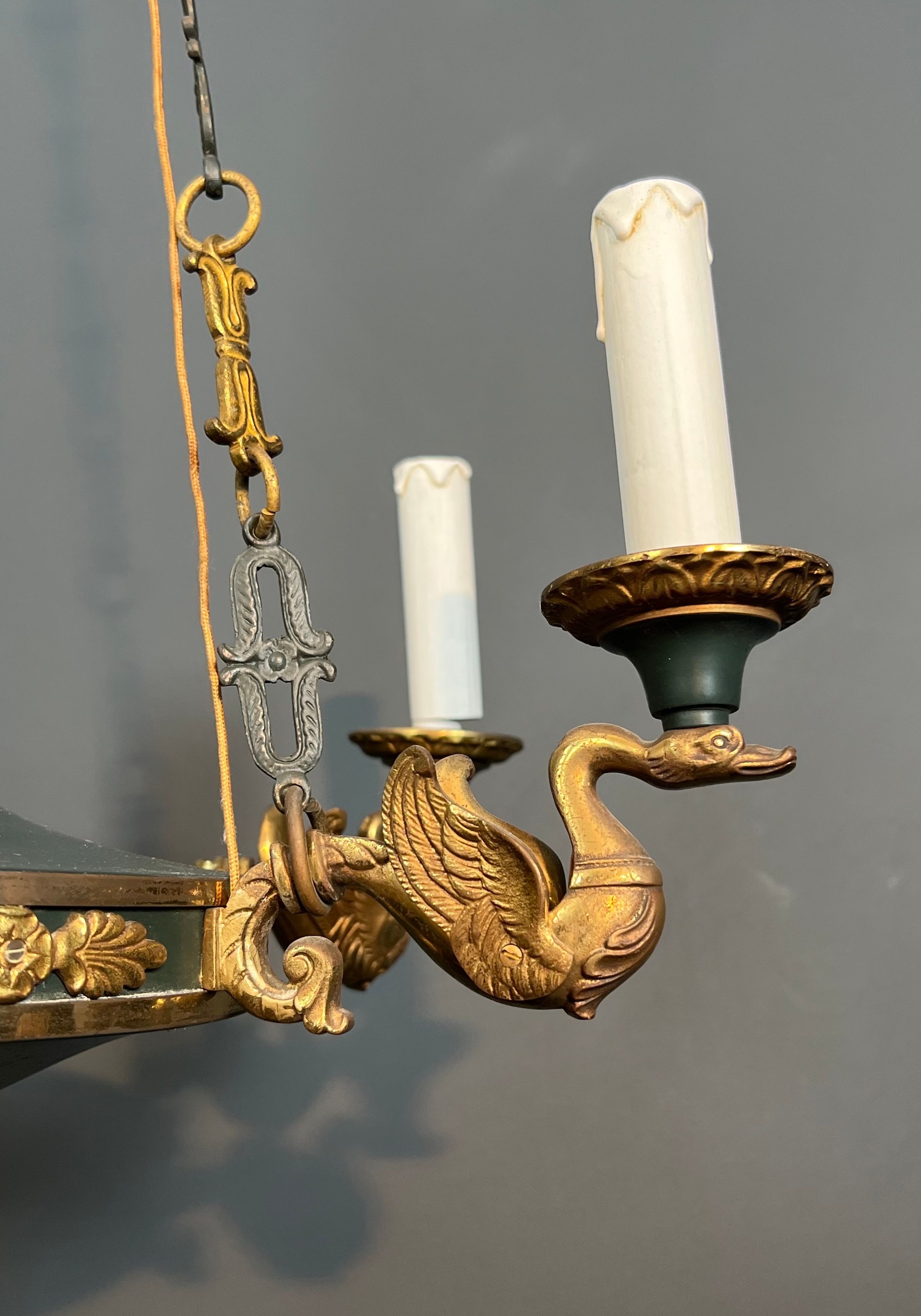 Lustre de style Empire en bronze, tôle verte et flamme en verre moulé