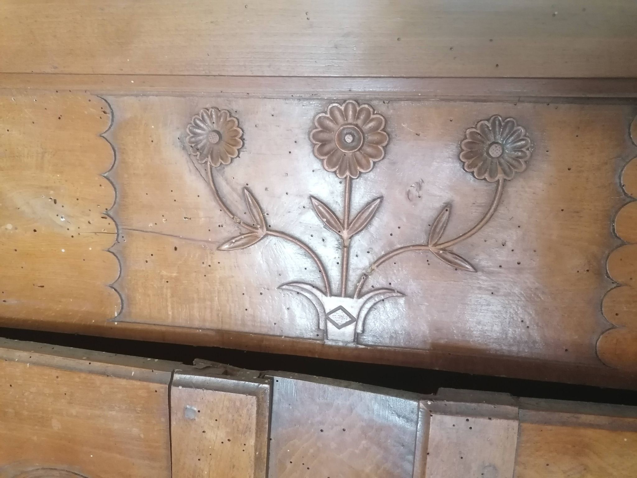 Armoire provençale style Louis XV