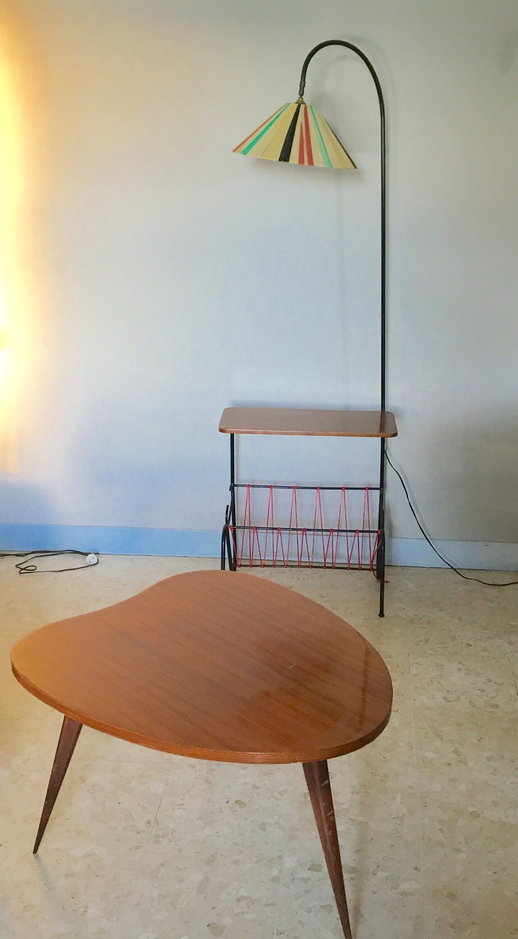 Table basse tripode scandinave