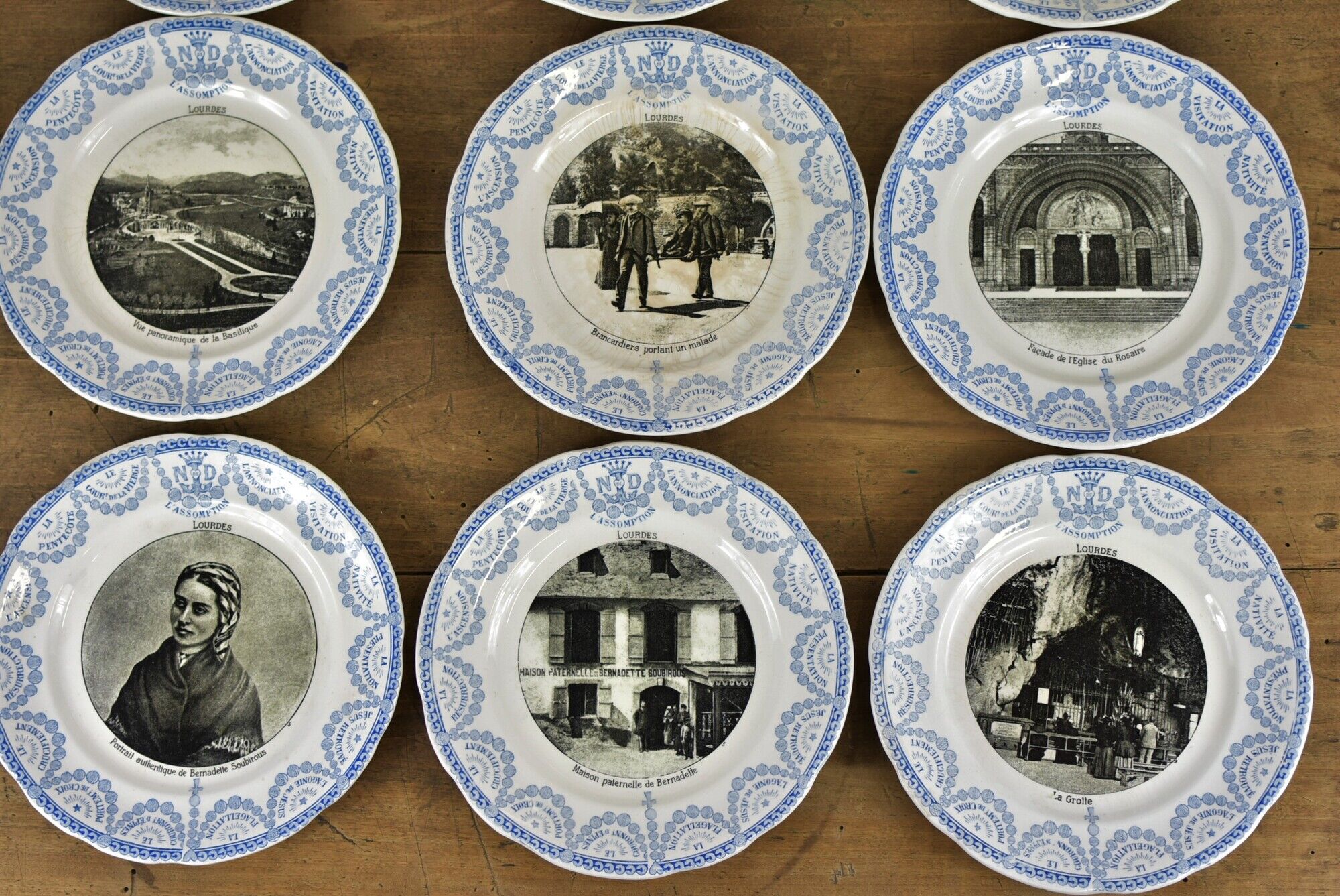 Set of 12 souvenir plates of Lourdes Digoin & Sarreguemines