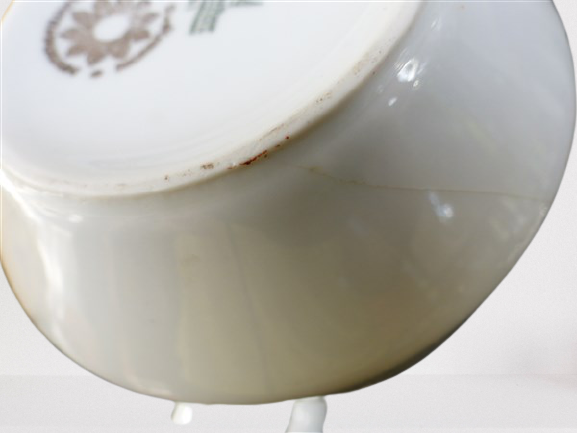 Ghillian teapot in porcelain
