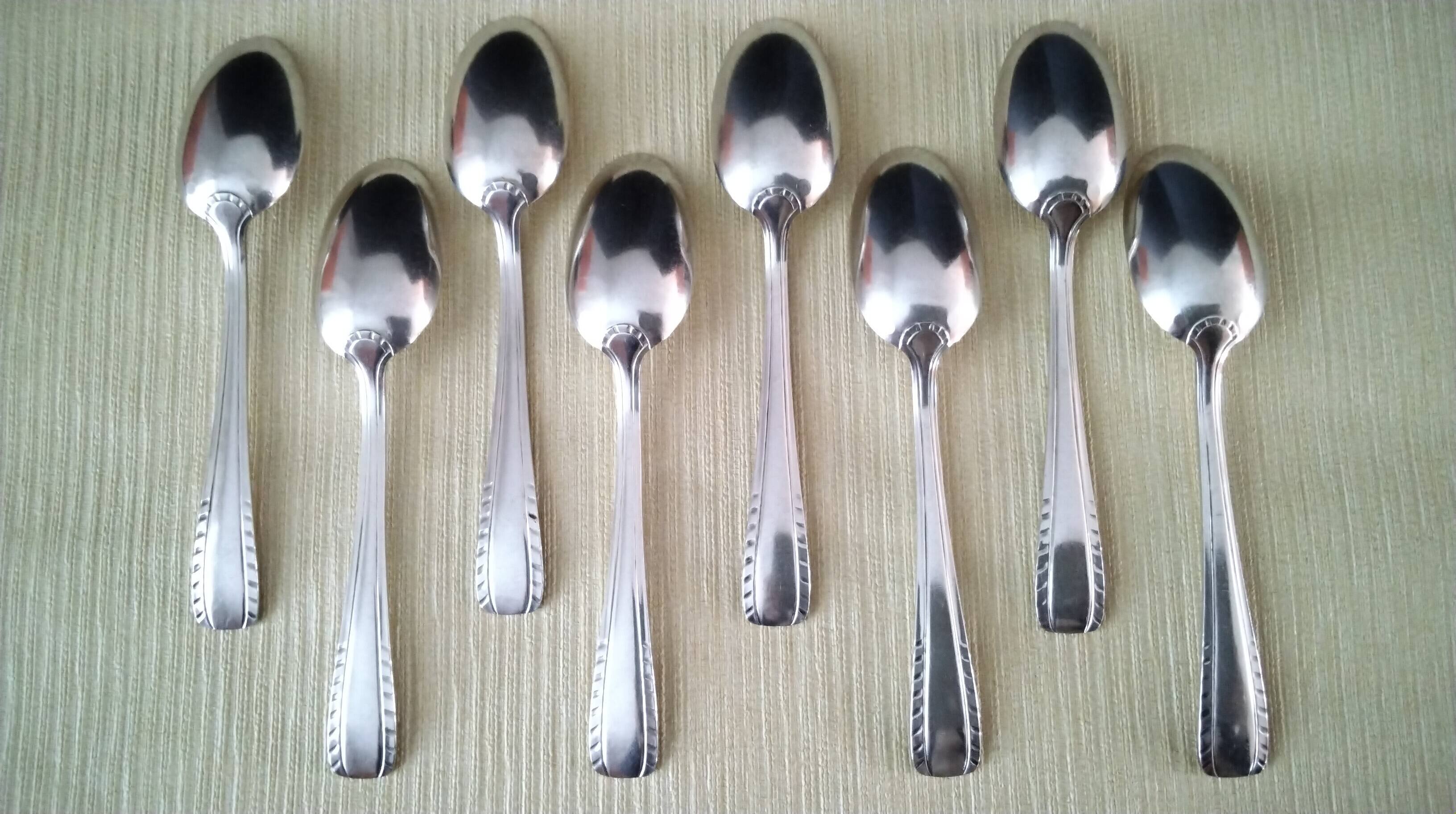 9 Silver-plated metal teaspoons, 18g
