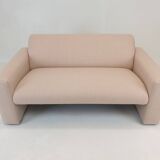 Banc à deux places Artifort Modèle 691, rembourré en laine rose douce, années 1980.