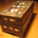 Boite à bijoux en bois et incrustations de nacre