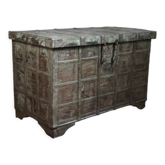 Low chest with iron ornament