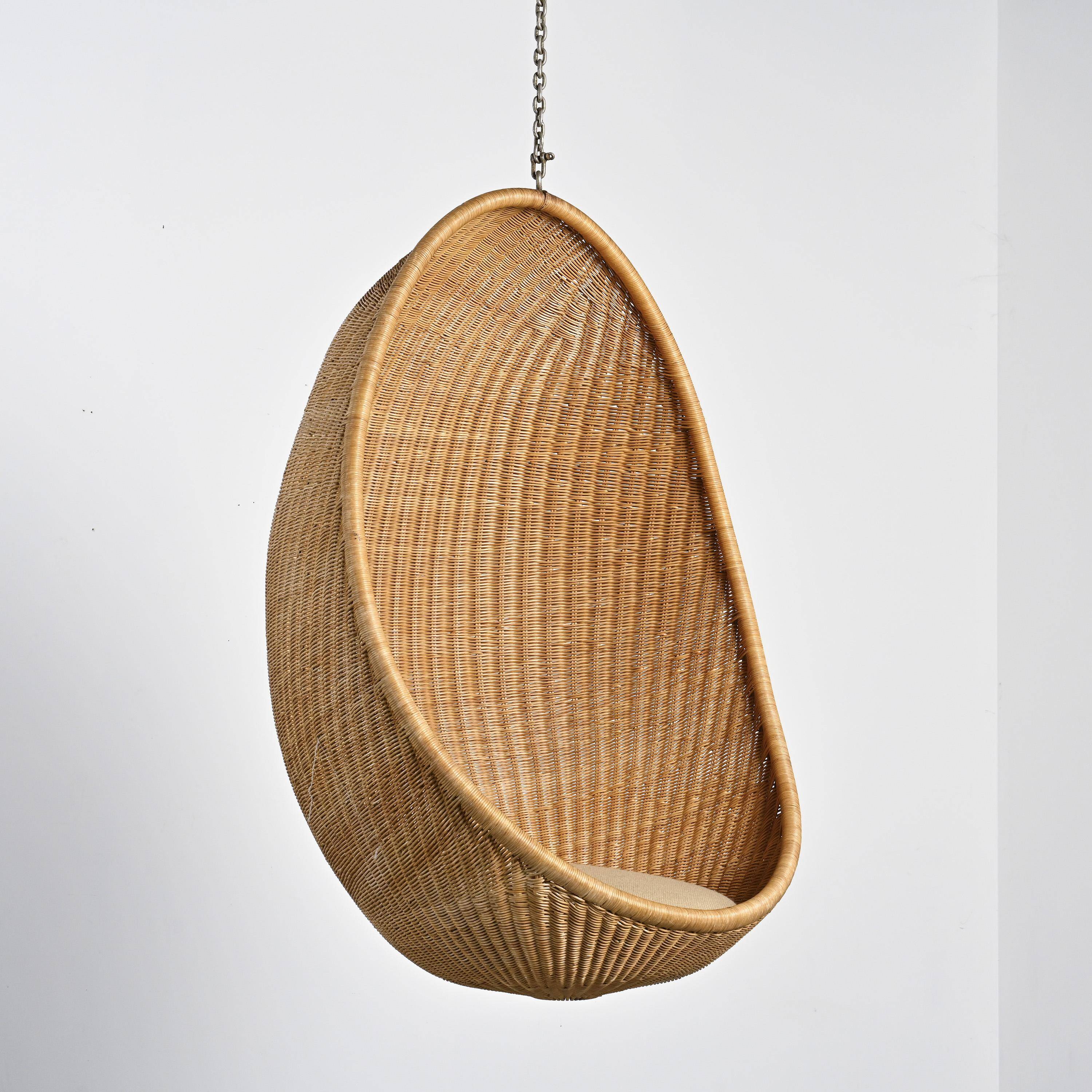 Hanging chair called "Egg" by Nanna Ditzel, design 1959