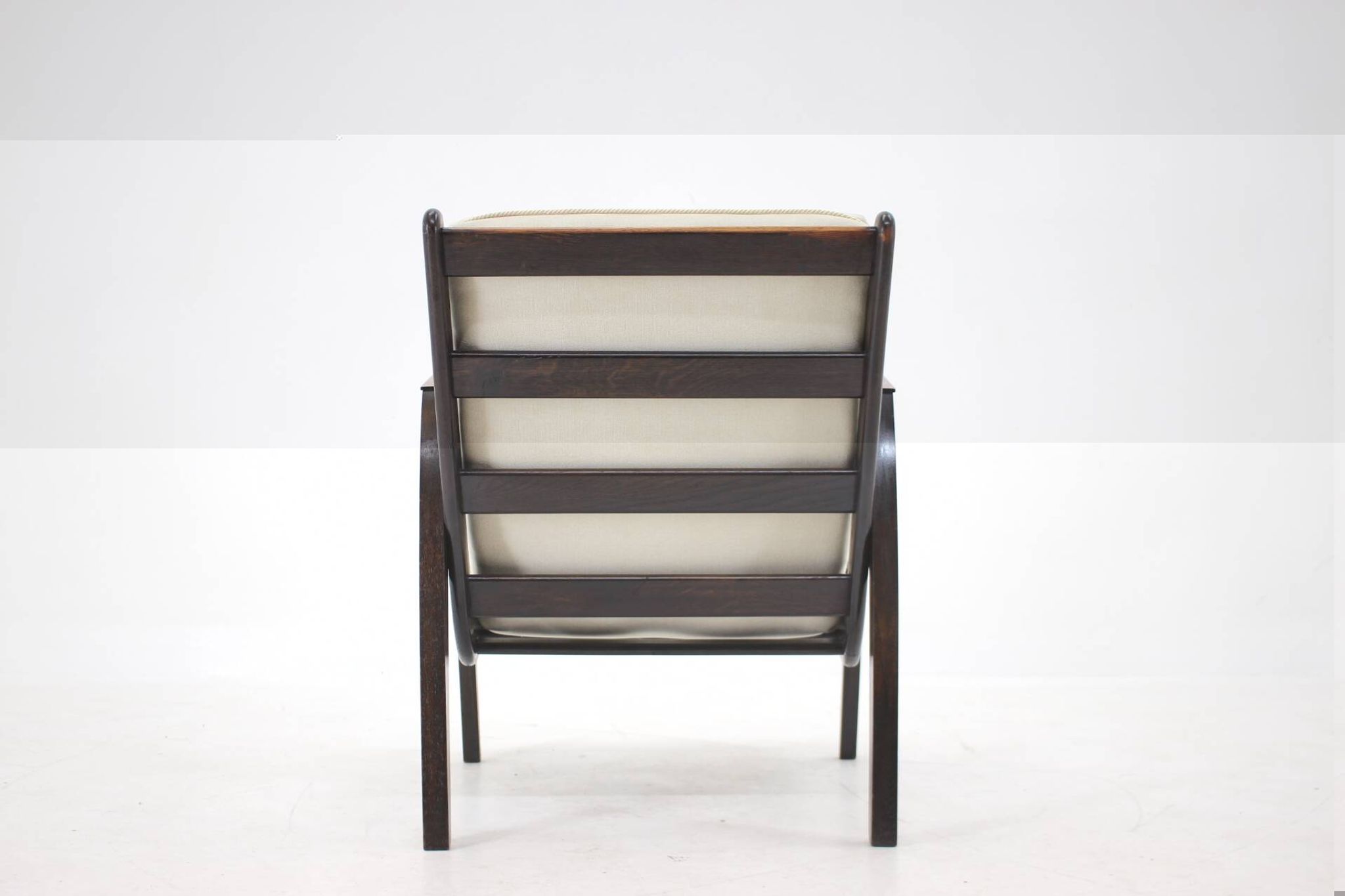 Fauteuil en chêne design des années 1960, Tchécoslovaquie