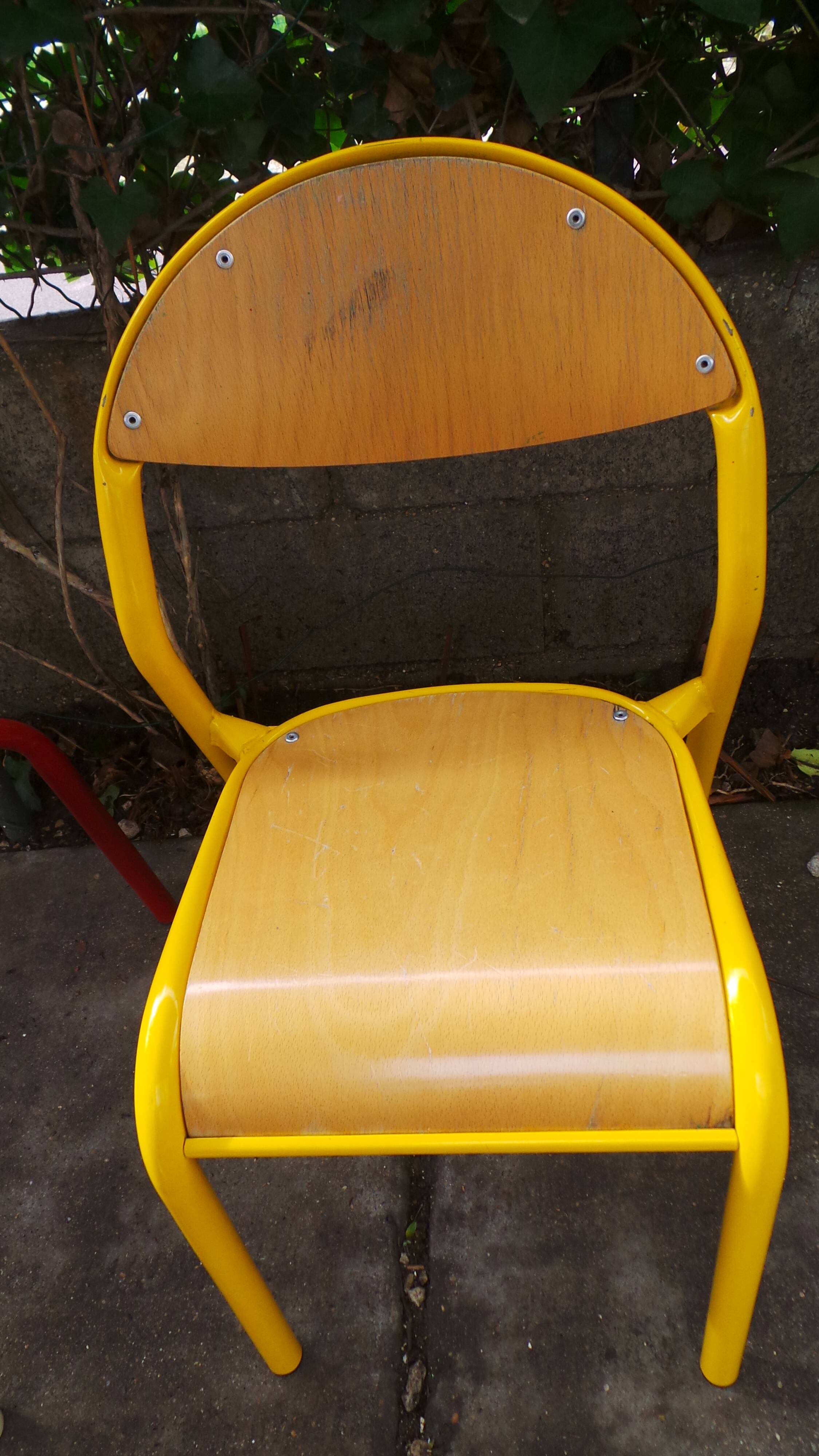 Chaises maternelles vintage