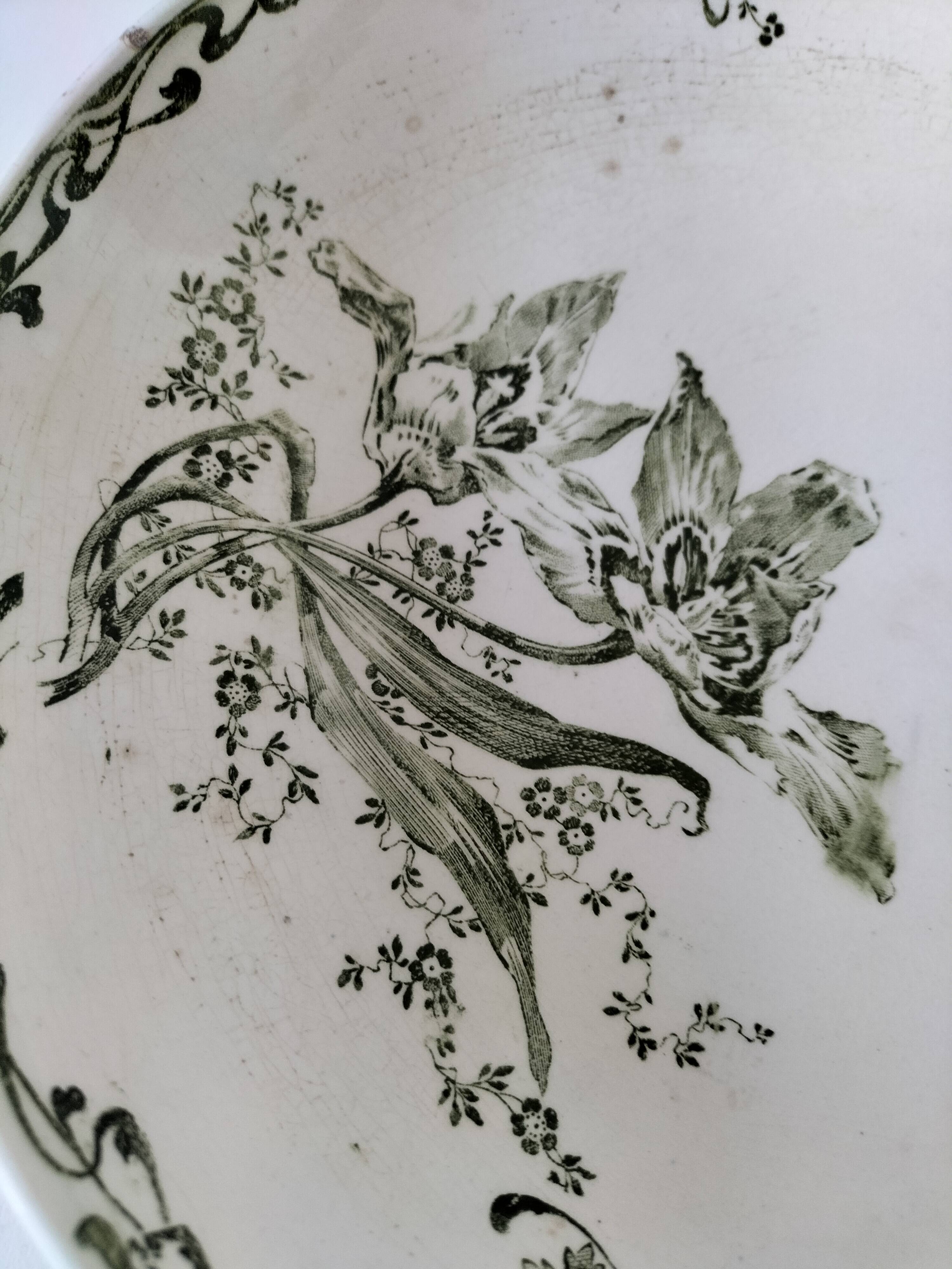 Plate on pedestal Iris Creil Montereau Terre de Fer from the 1900s