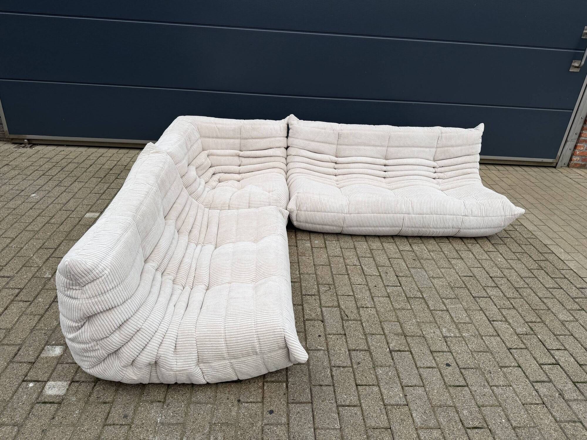 Original ligne roset togo set 3z, 2z + corner beige corduroy in new condition!!