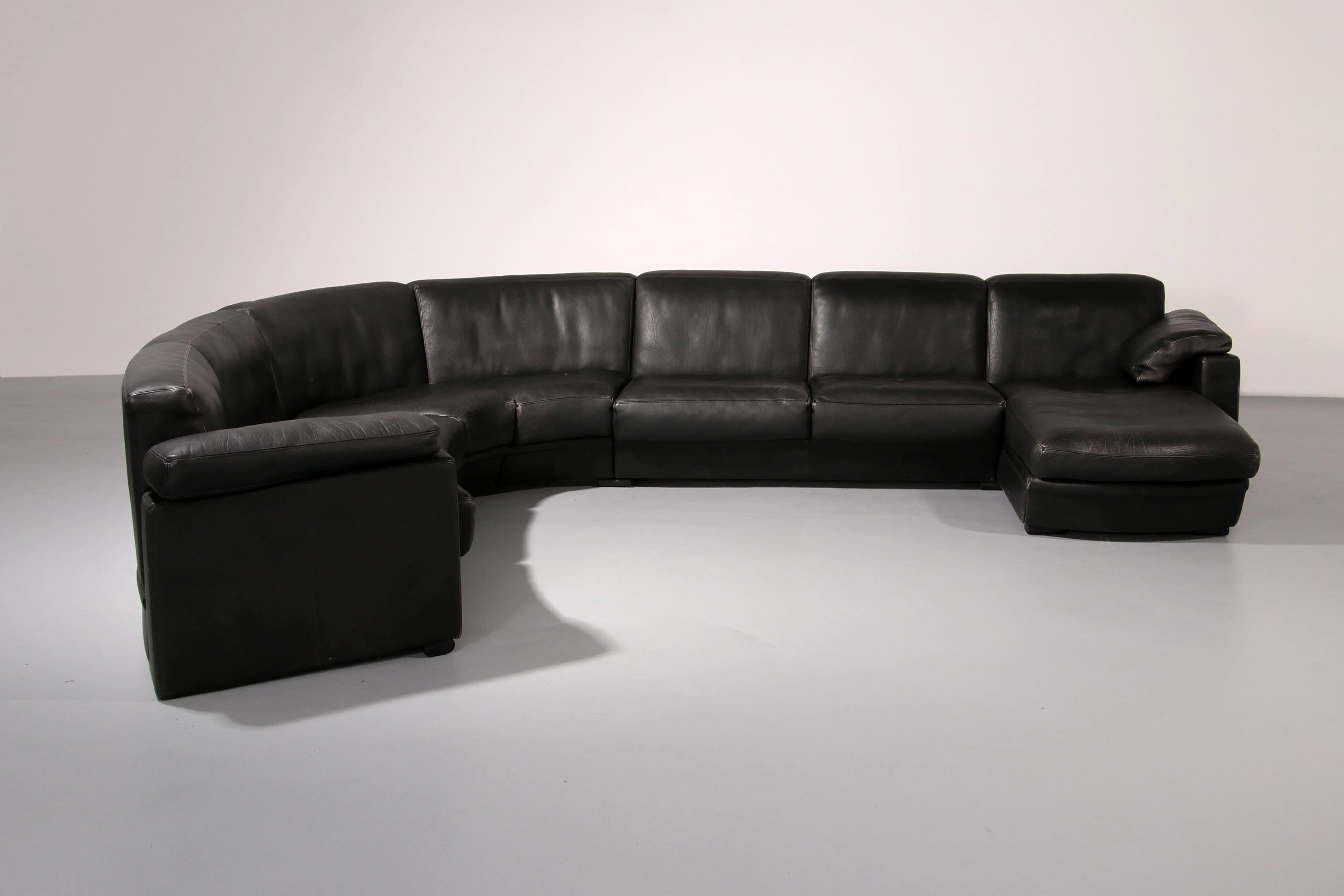De Sede modular 7-piece mid-century leather sofa in black – Swiss icon