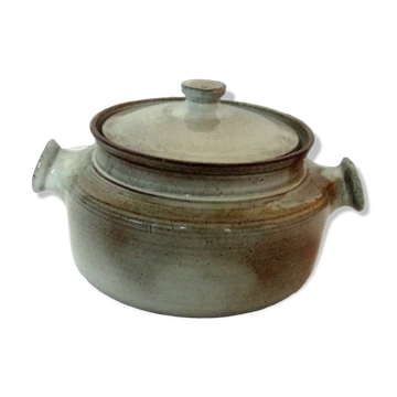 Soup tureen or vegetable dish with glazed ceramic lid