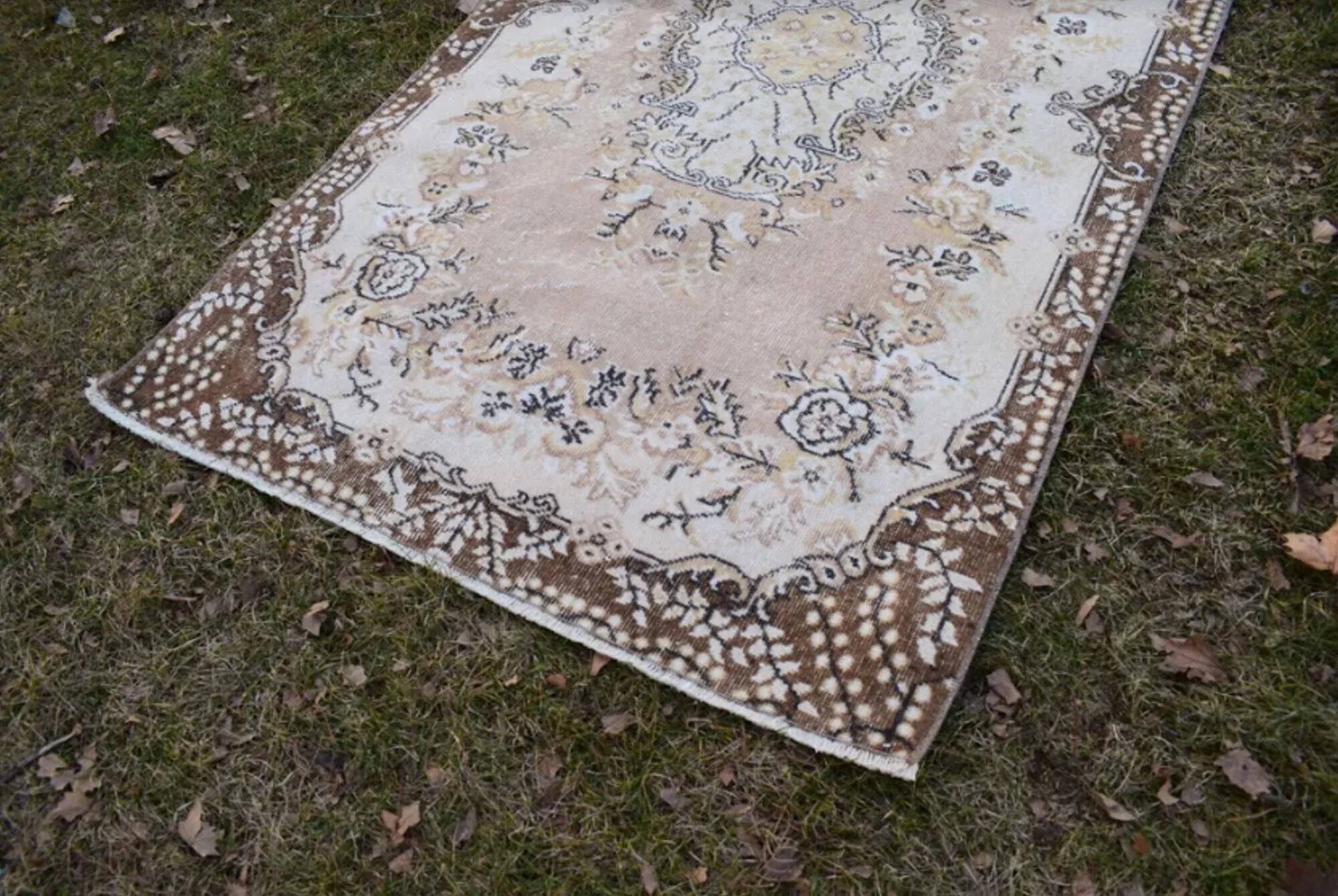 Vintage handmade Turkish rug 117x204 cm