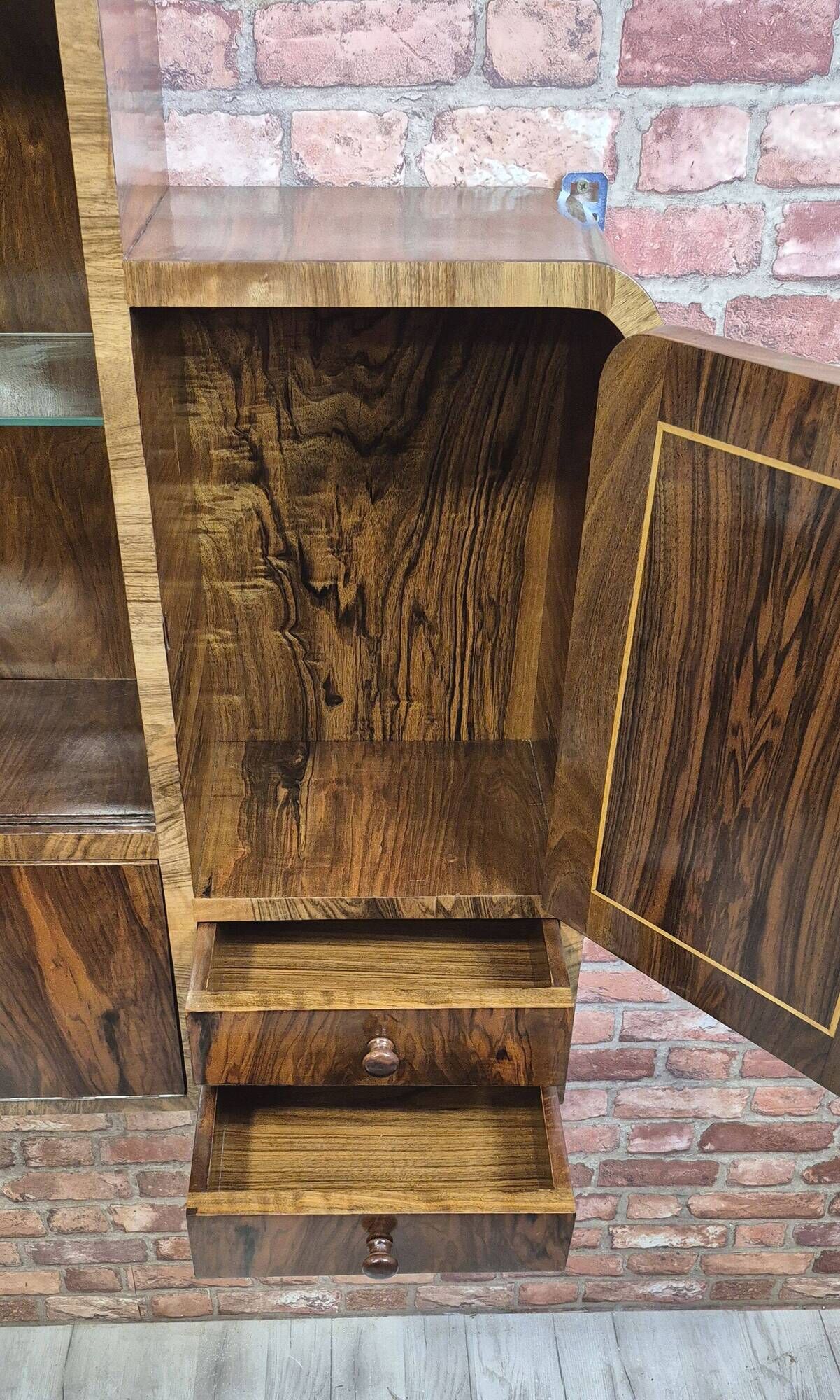 Vitrine Art Déco en noyer rénovée avec bar, rétro, vintage, années 40