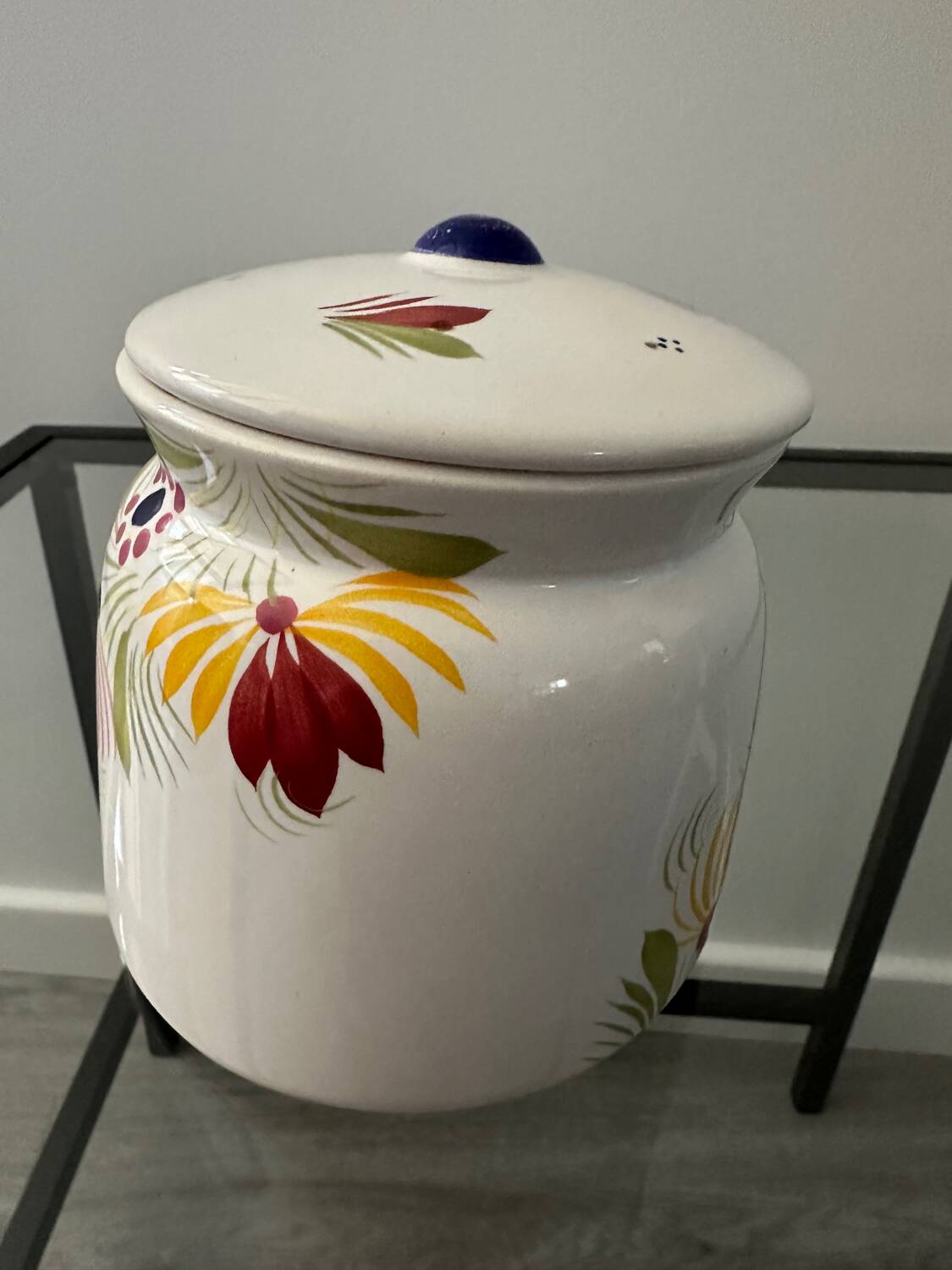 Ceramic flower pot