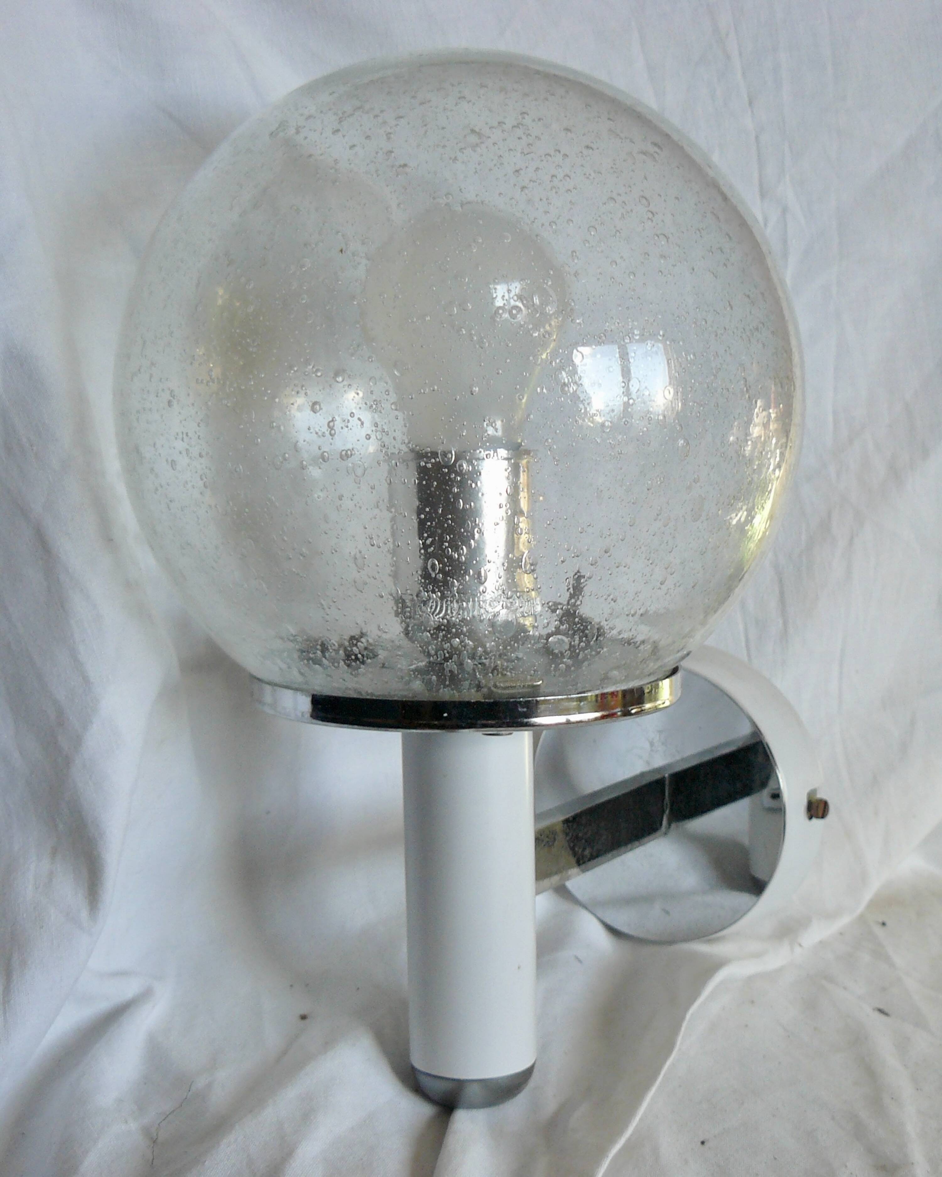 Italian design wall lamp from the 1970s