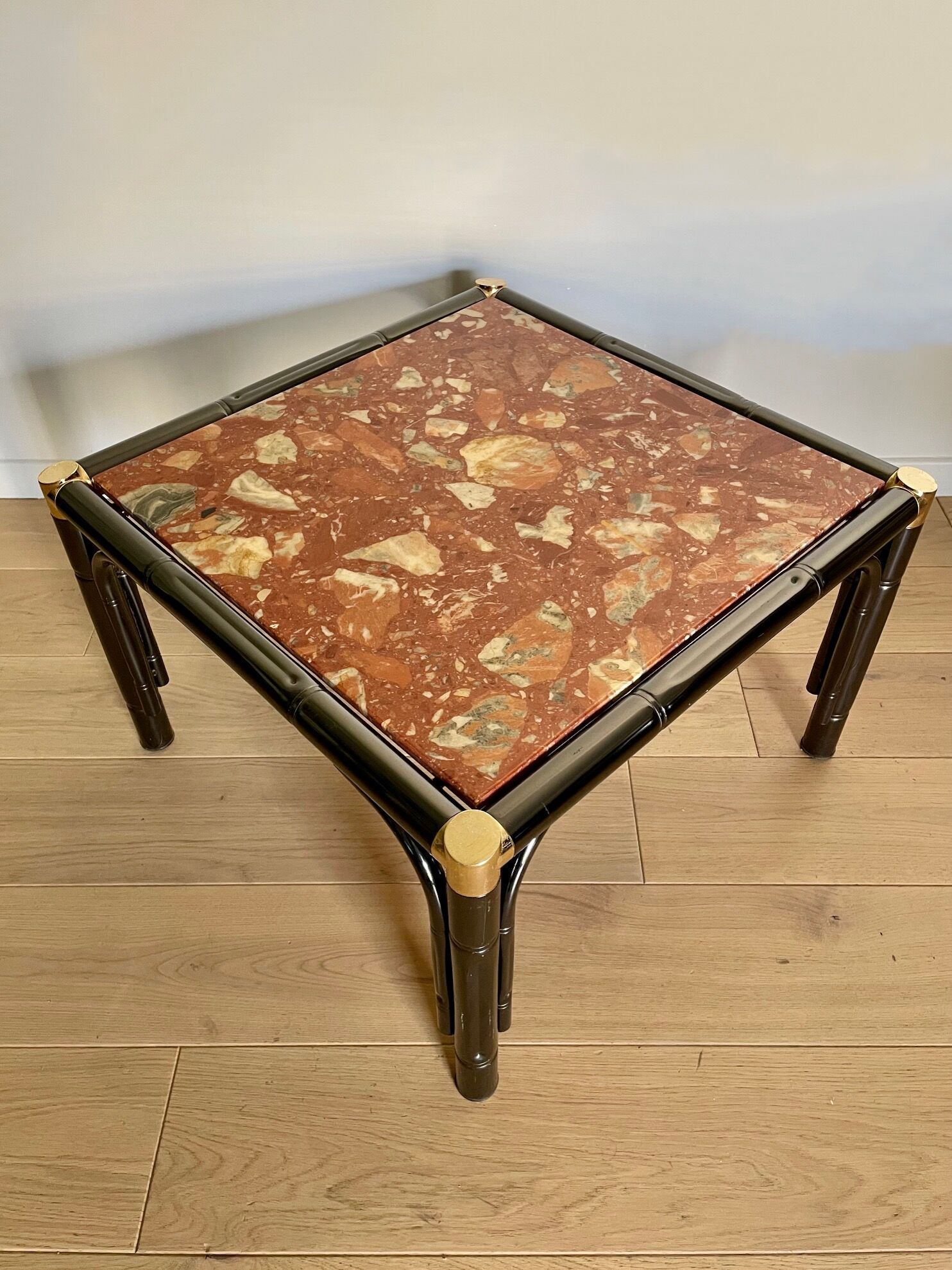Table basse marbre rouge