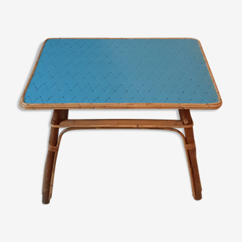 Table basse en rotin bleue