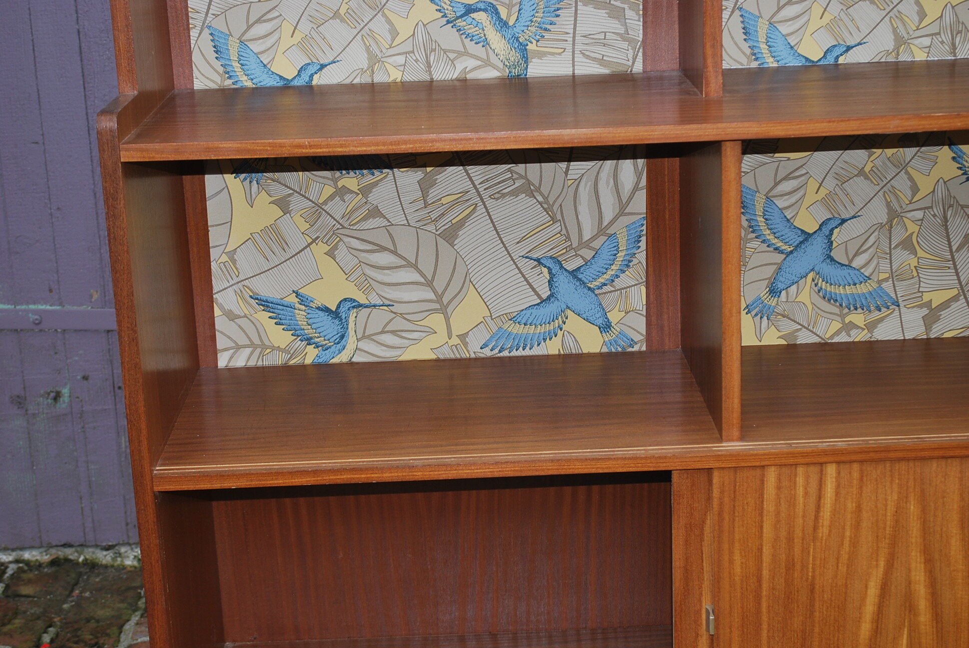 Vintage showcase library