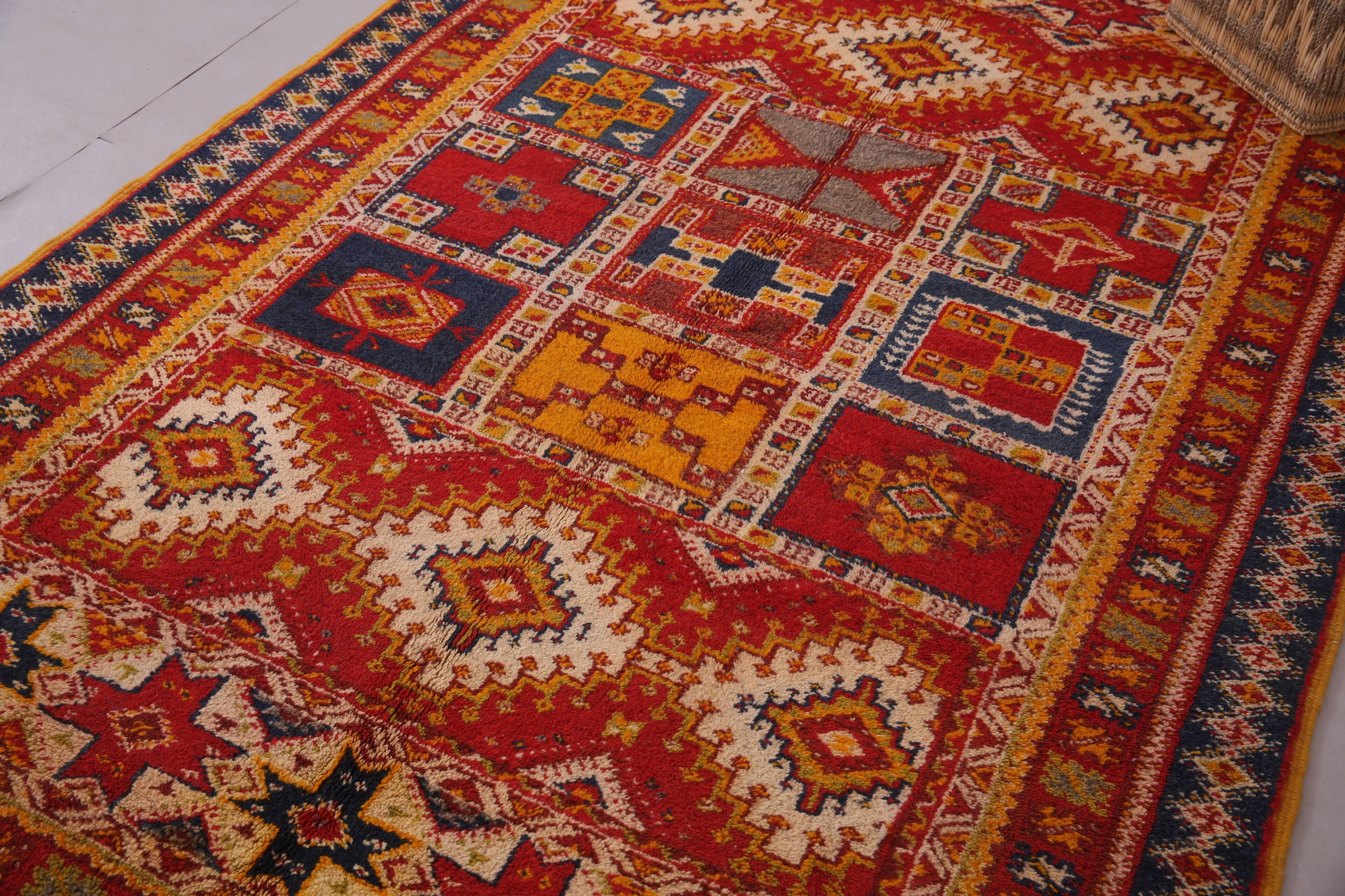 Vintage Moroccan Taznakht Rug 166 x 252 cm - Berber Wool Rug - Handmade Rug