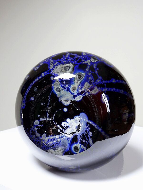 Grand vase verrerie d'art violet à inclusions paillerons d'argent vintage