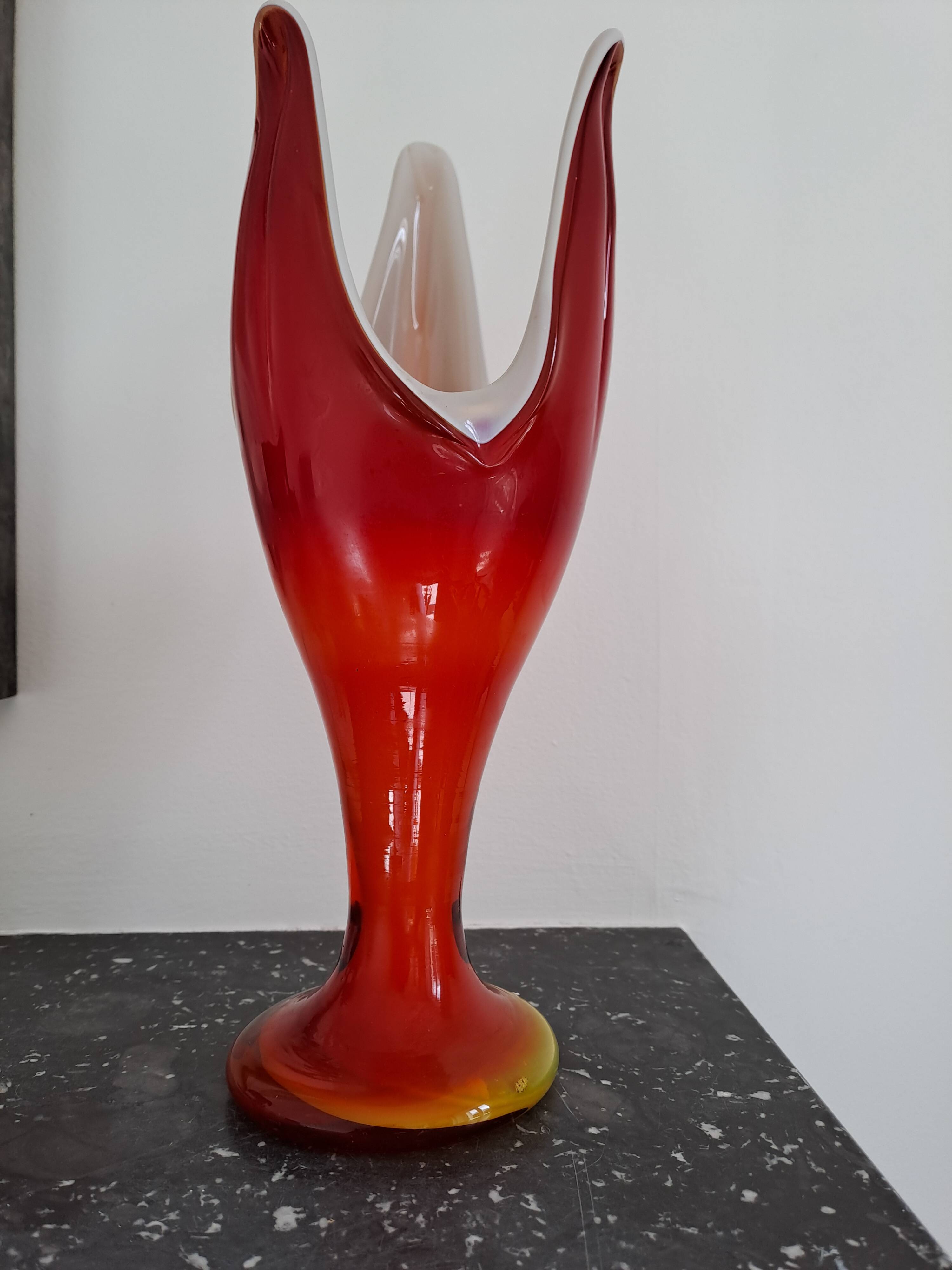 1970s tulip-shaped designer vase, red-orange blown glass, Dragan Drobnjak