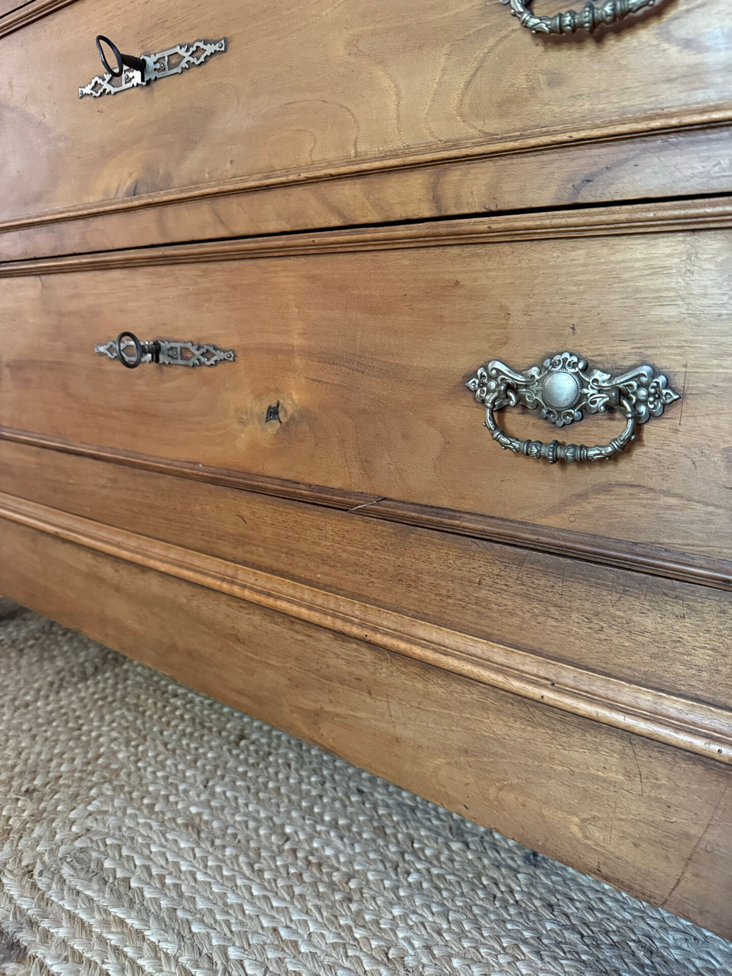 Antique Louis-Philippe commode in solid wood and white marble.