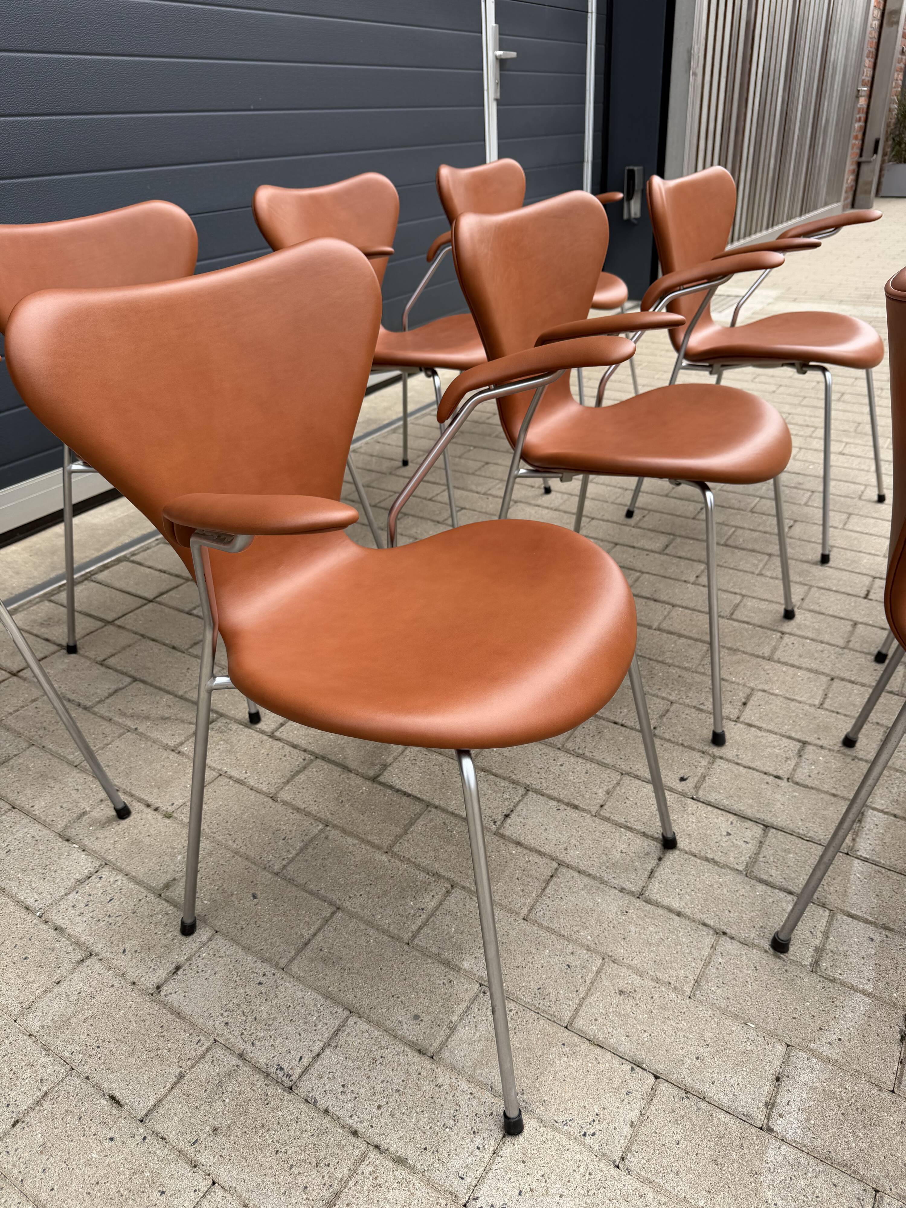 10x armchairs with arms, series 7 Butterfly Fritz Hansen by Arne Jacobsen in Cognac leather, in perfect condition.