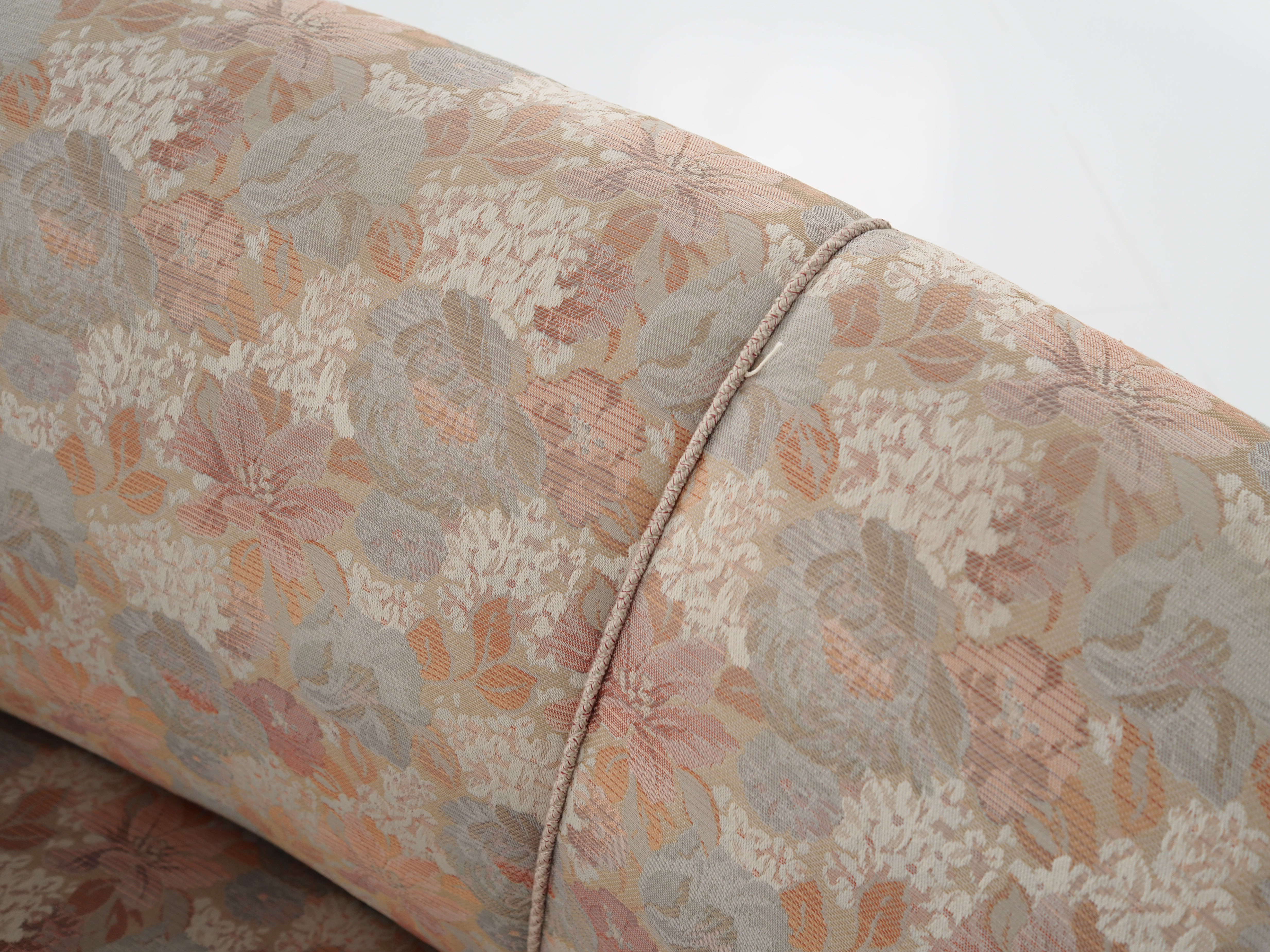 Banana-shaped sofa 1970s design