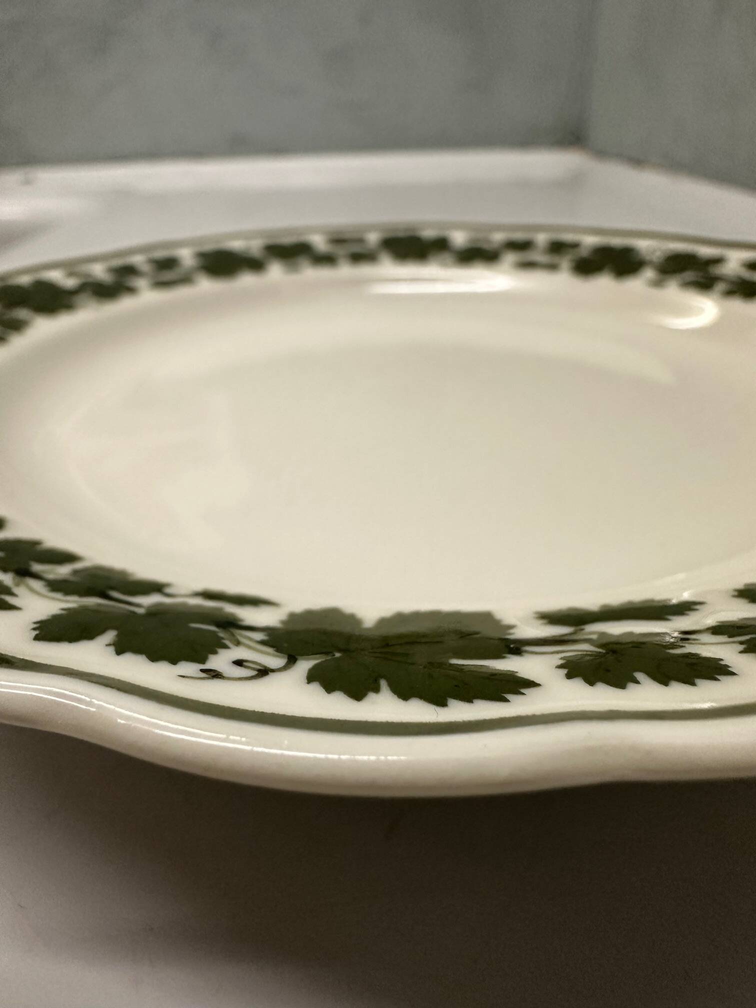 Meissen plate "Weinlaub"