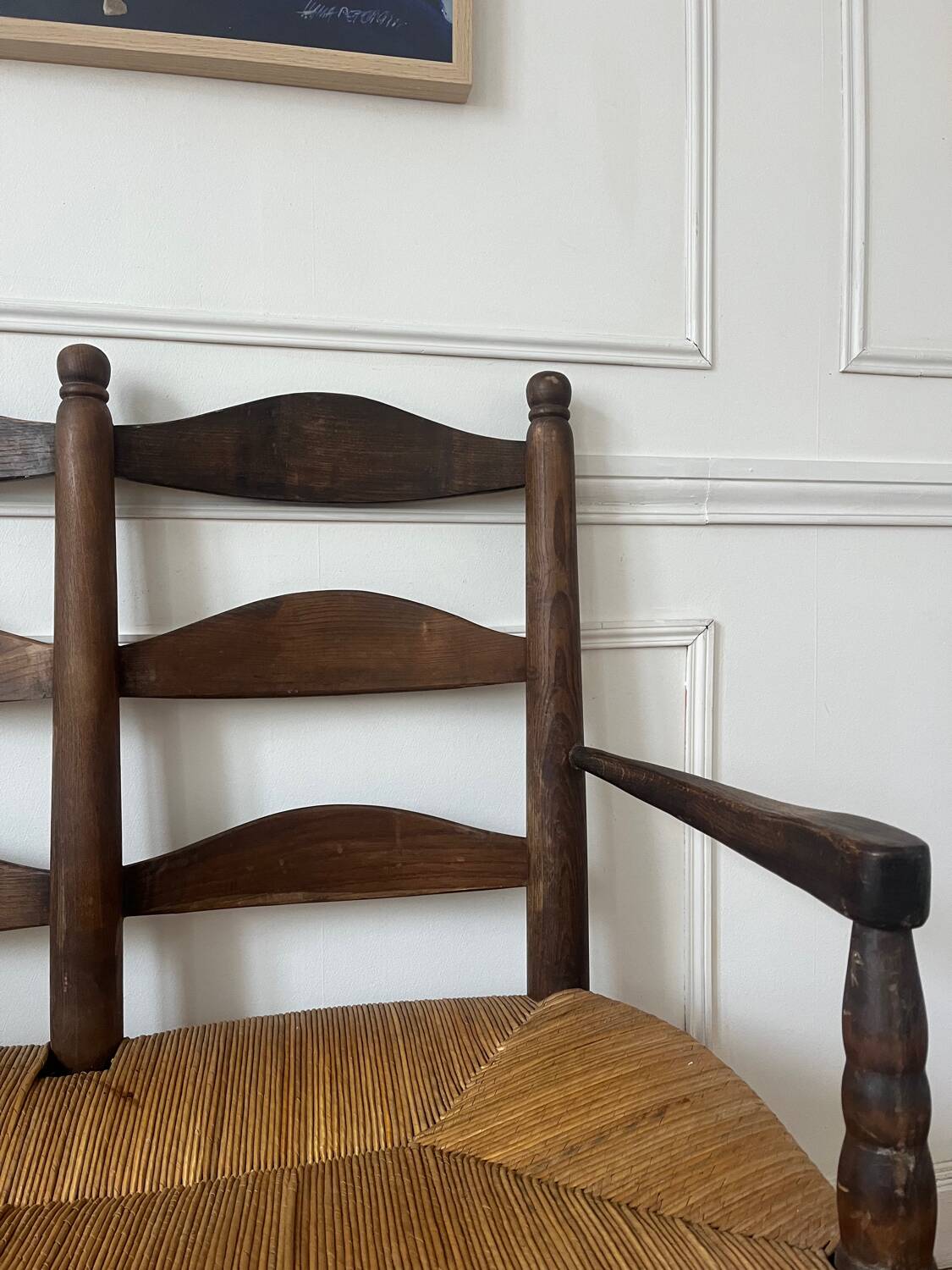 Wood and straw banquette