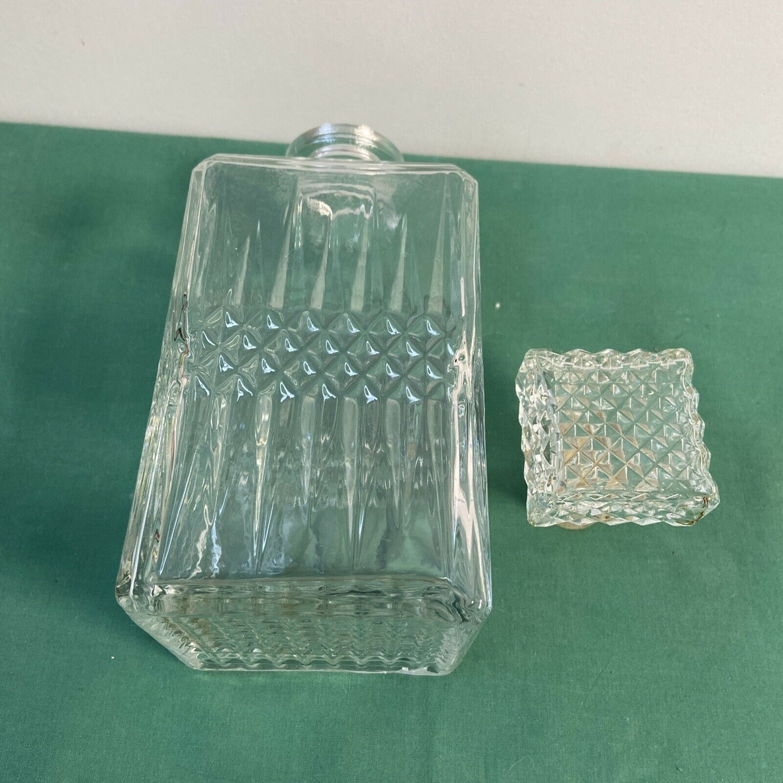 Glass decanter facets whisky deco vintage bistro bar
