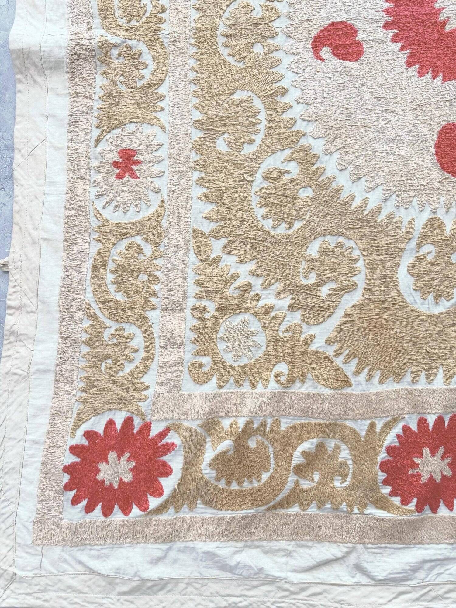 Nappe brodée à la main vintage 130x153 cm