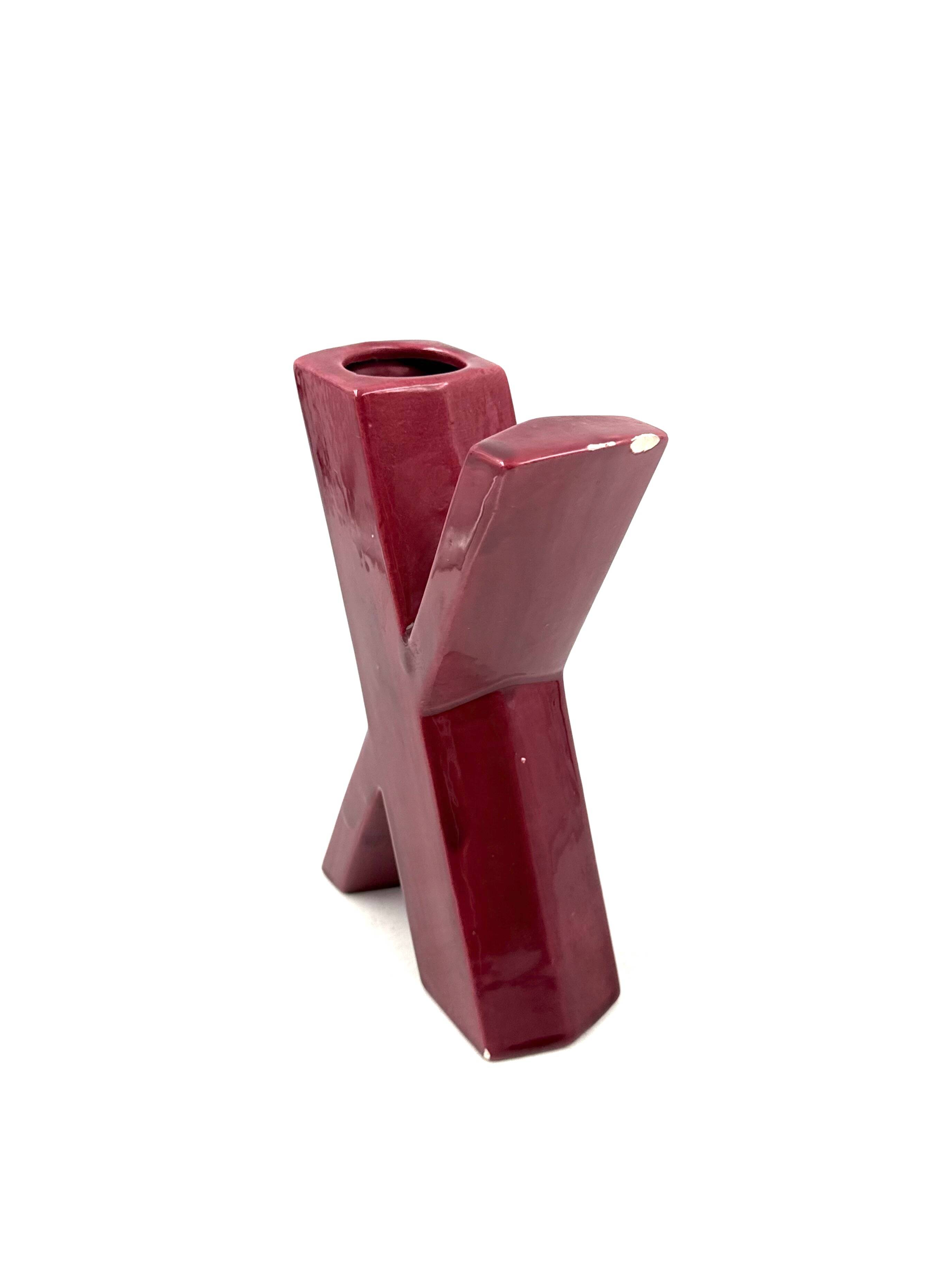 Space age red X letter shaped solifleur vase, Marcel Radureau France 1970