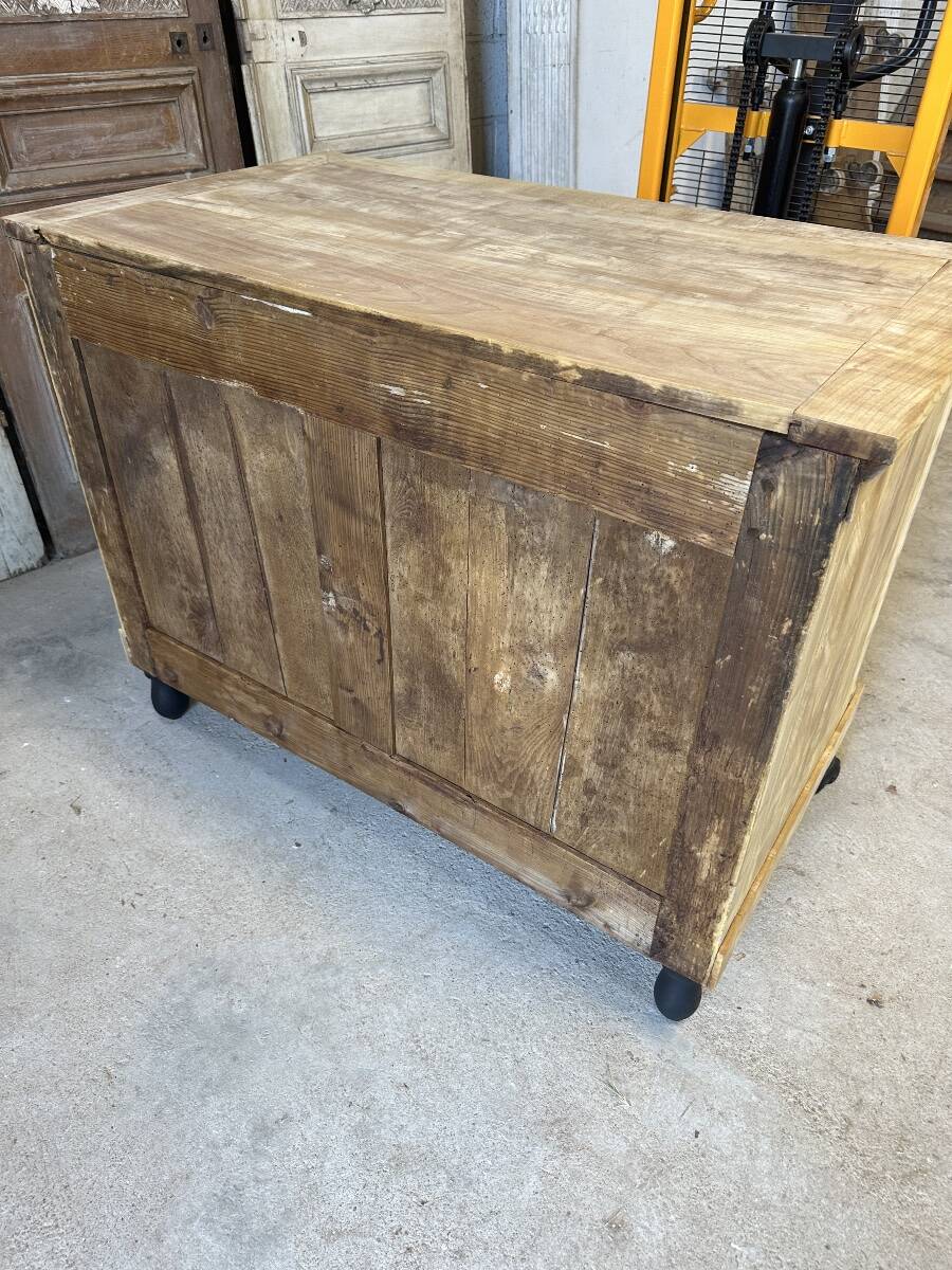 Commode returned from Egypt, bleached around 1800.