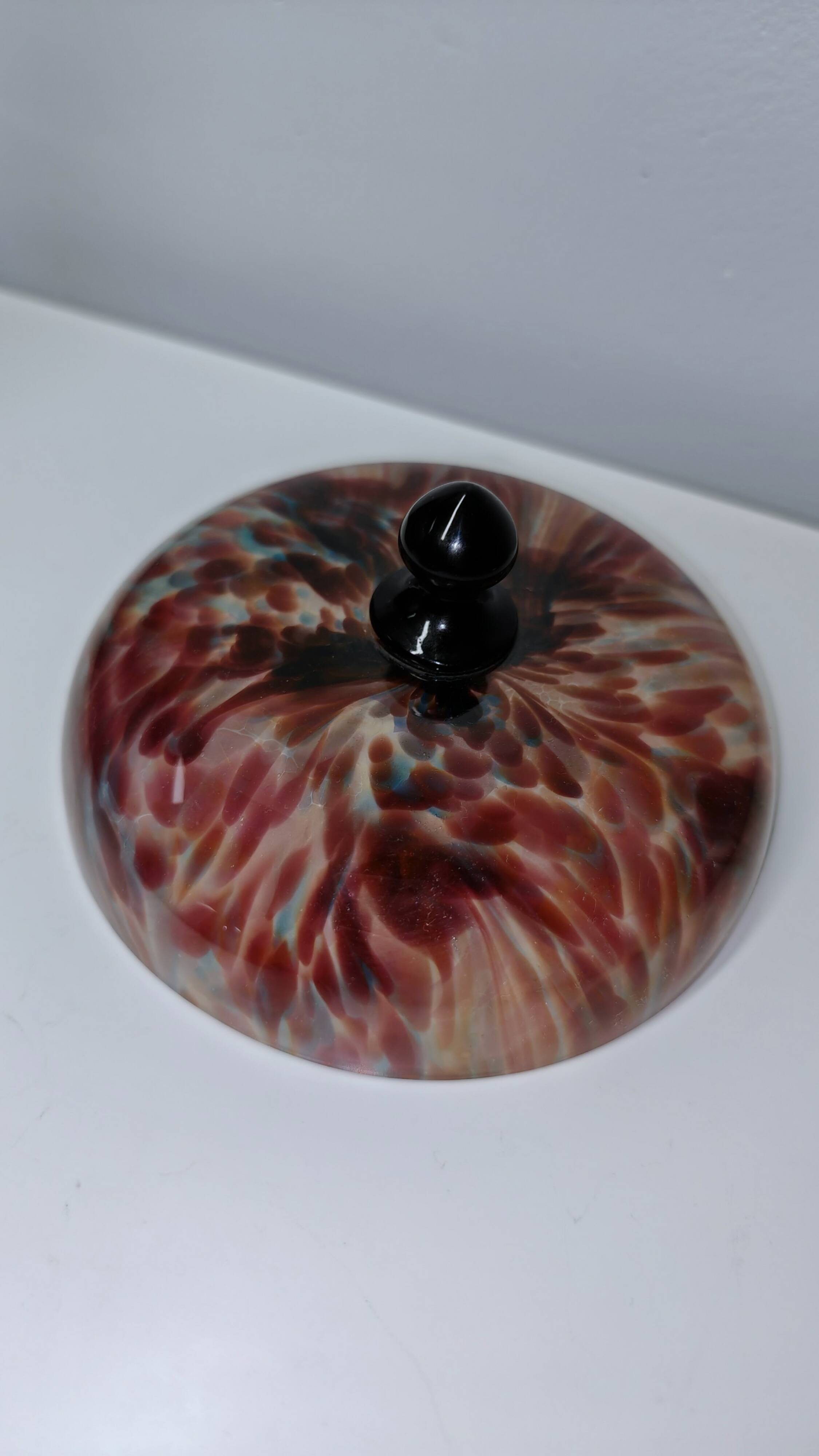 Coloured crystal bonbonnière Art Verrier Saint Louis