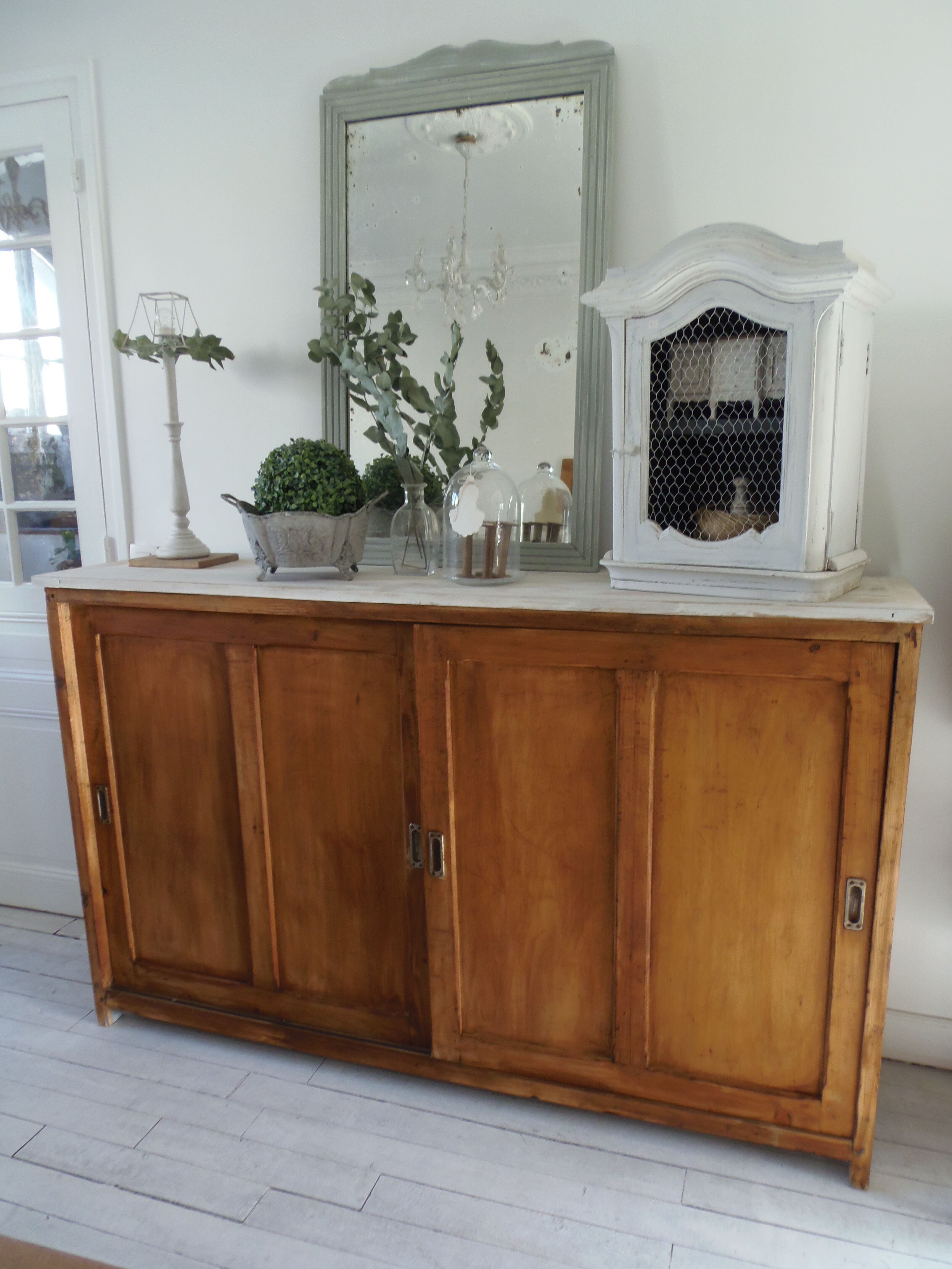 Furniture vintage skateboard straight out of an old shop, tray polished finishing bleached oak, the wax Cabinet medium oak, 2 sliding doors.