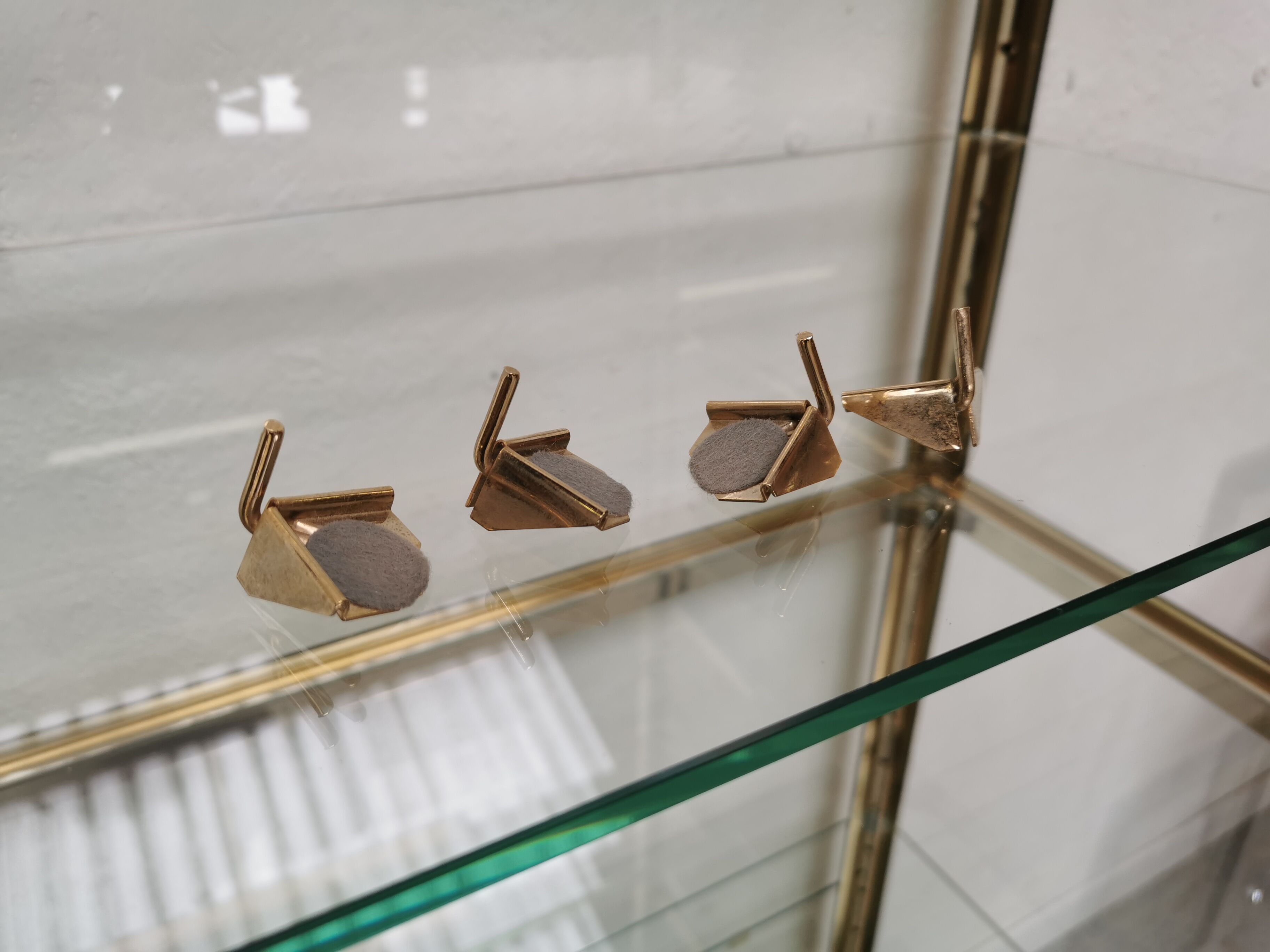 Vitrine laiton étagère verre design 1970