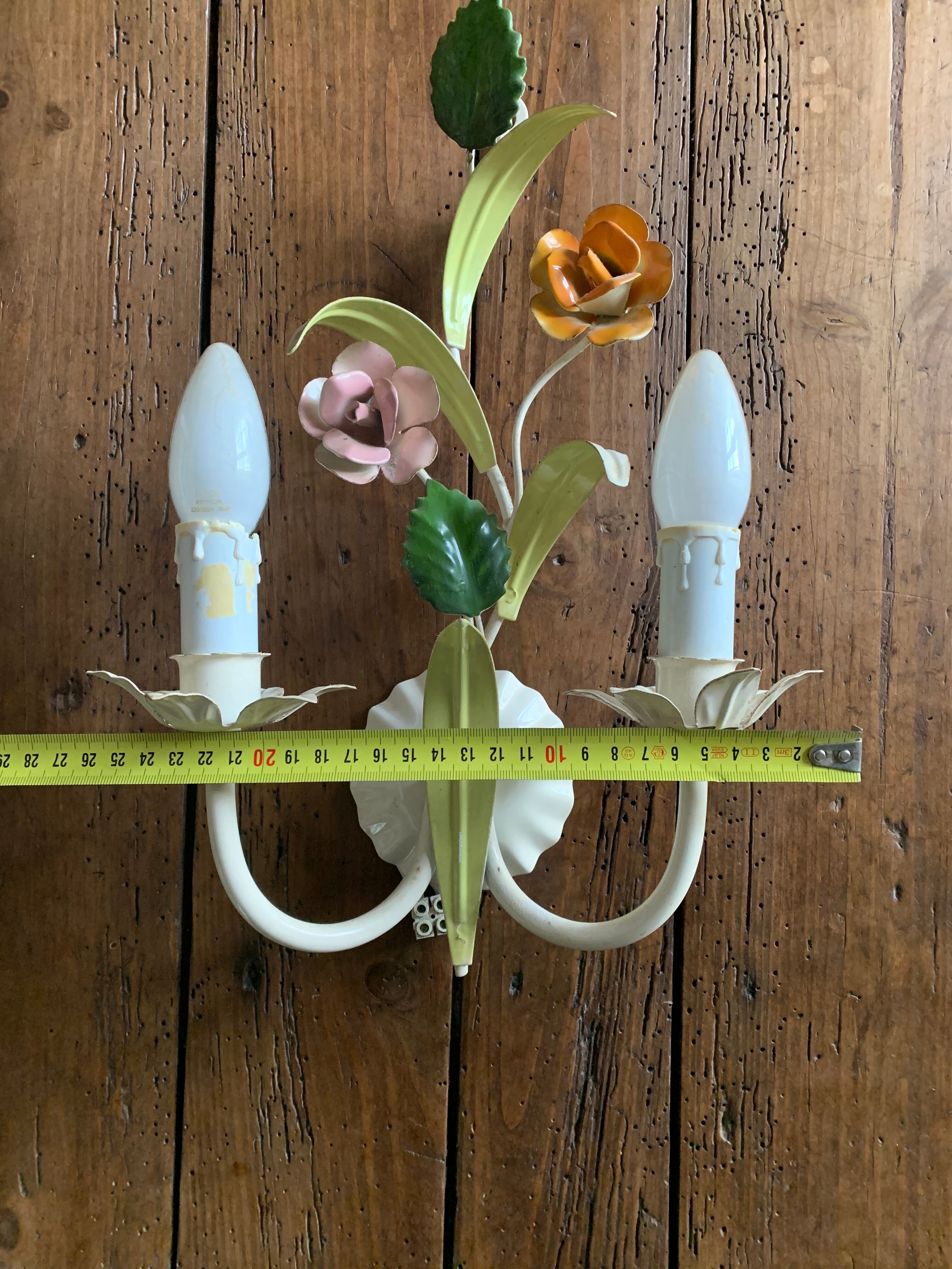 Floral metal wall sconce