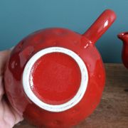 Théière et tasse en forme de fraise