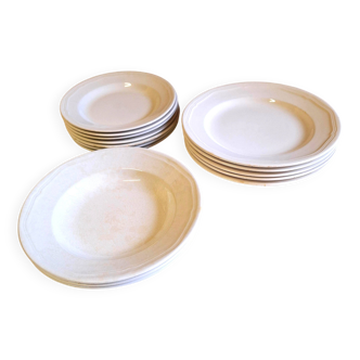 15 assiettes en faïence blanche